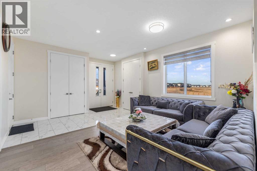 391 Corner Meadows Avenue Ne, Calgary, Alberta  T3N 1X7 - Photo 4 - A2266684