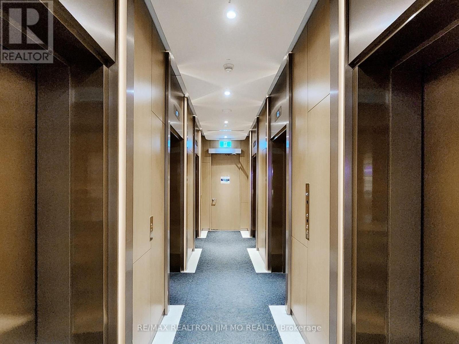 1208 - 11 Wellesley Street W, Toronto, Ontario  M4Y 0G4 - Photo 3 - C12494432