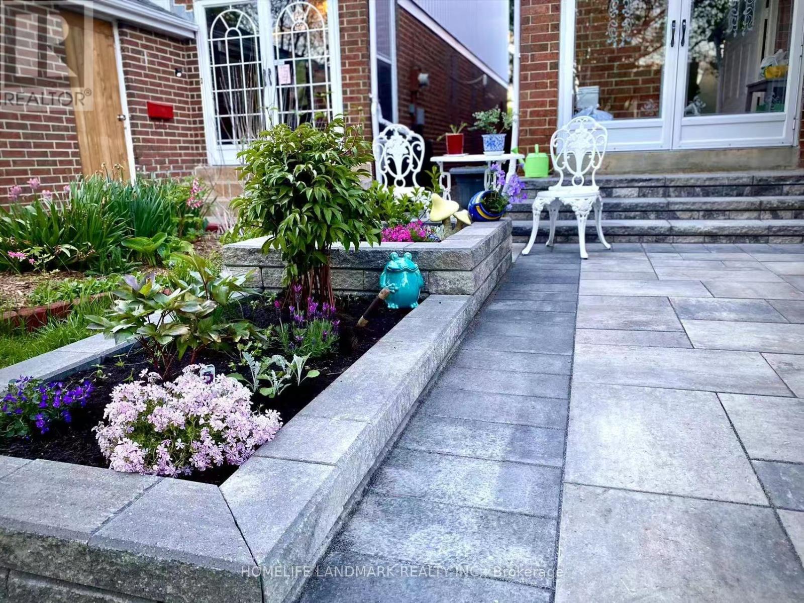 40 Belinda Square, Toronto, Ontario  M1W 3M2 - Photo 3 - E12494438