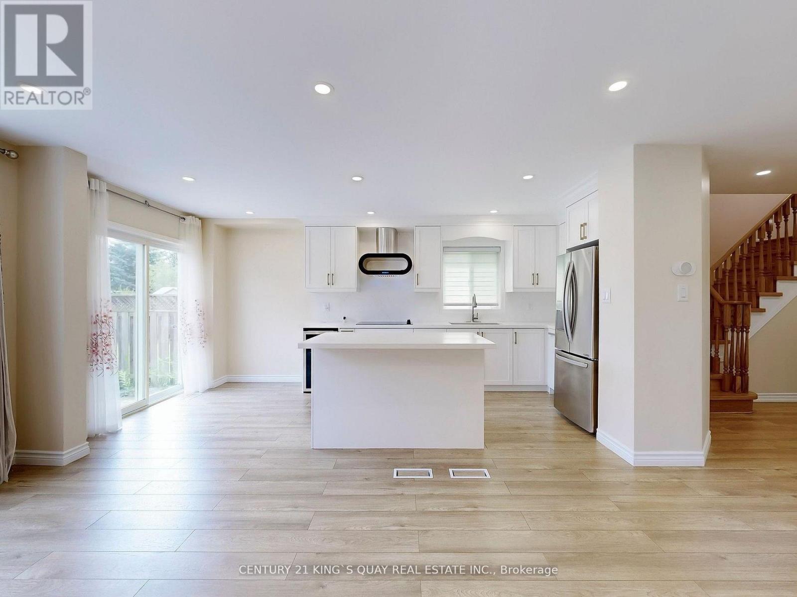 71 Rembrandt Drive, Markham, Ontario  L3R 4W6 - Photo 5 - N12494414