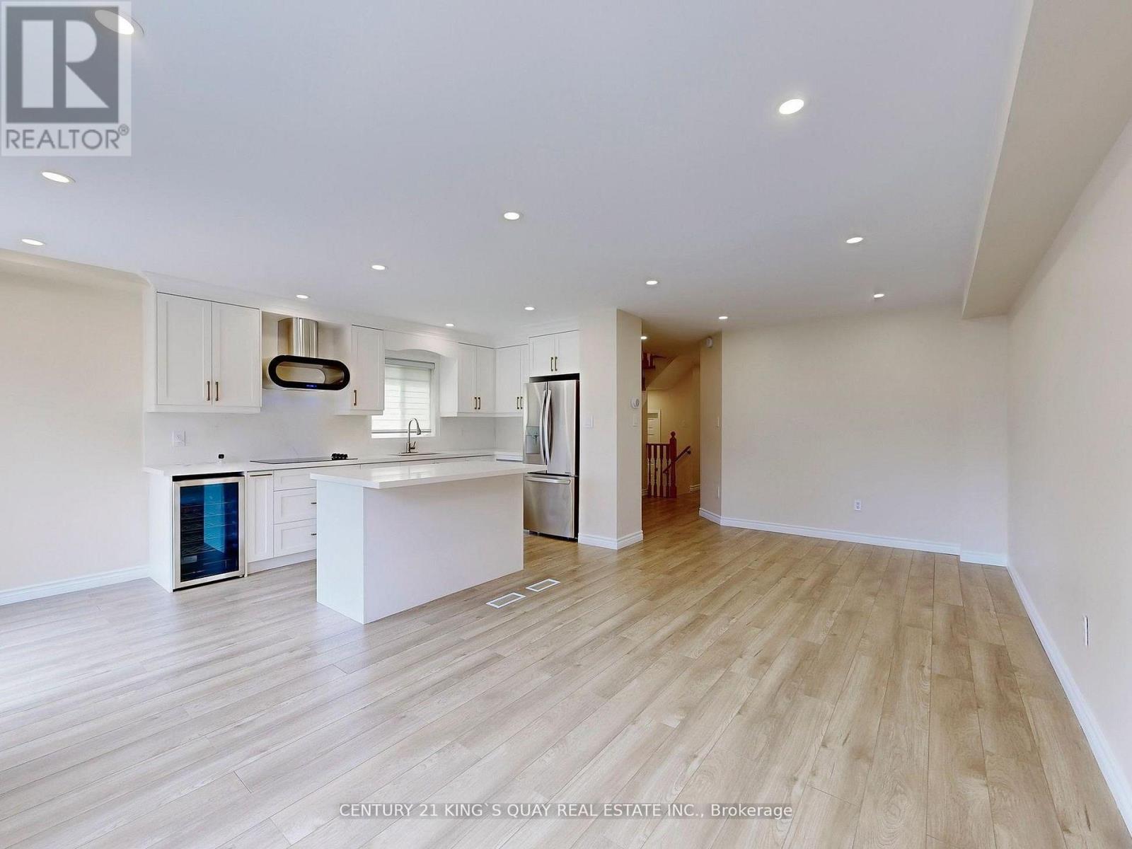 71 Rembrandt Drive, Markham, Ontario  L3R 4W6 - Photo 6 - N12494414