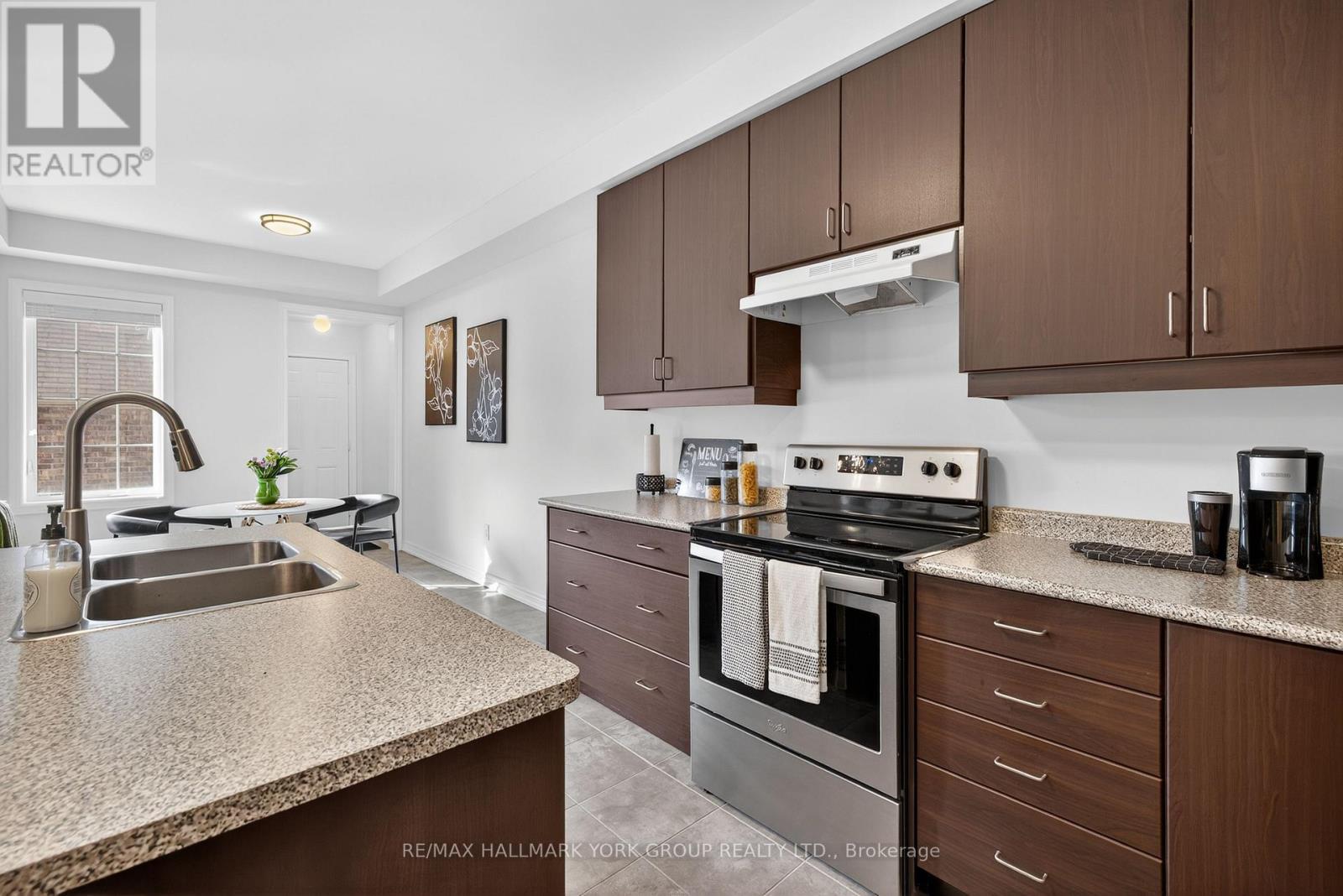 14 Walter Proctor Road, East Gwillimbury, Ontario  L9N 0L6 - Photo 10 - N12494434