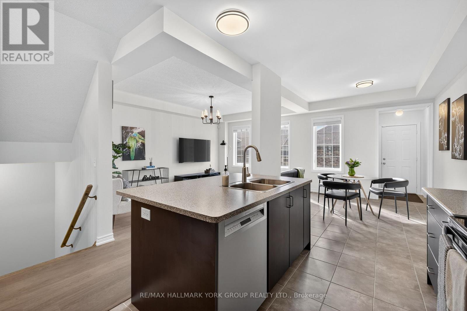 14 Walter Proctor Road, East Gwillimbury, Ontario  L9N 0L6 - Photo 11 - N12494434