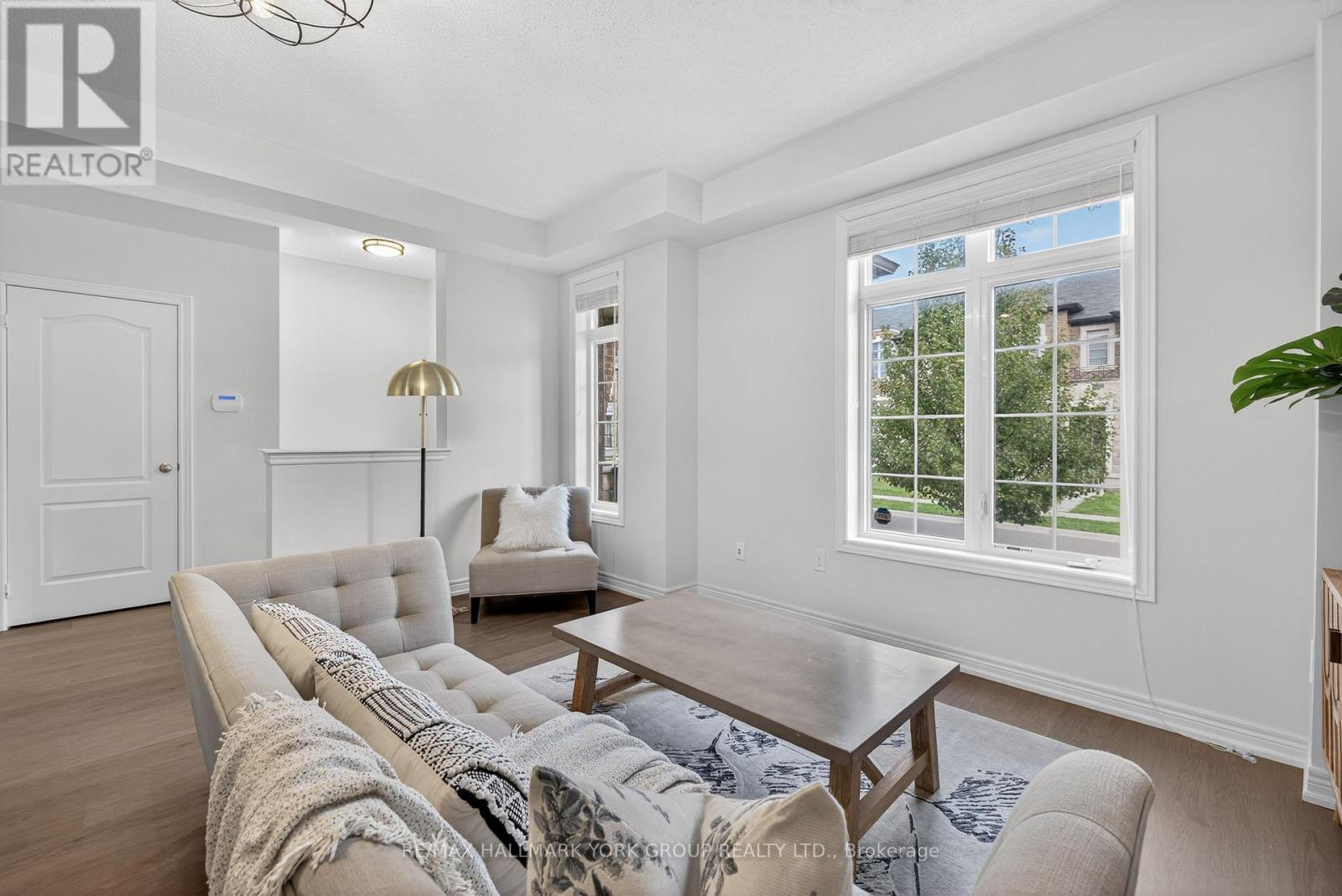 14 Walter Proctor Road, East Gwillimbury, Ontario  L9N 0L6 - Photo 2 - N12494434