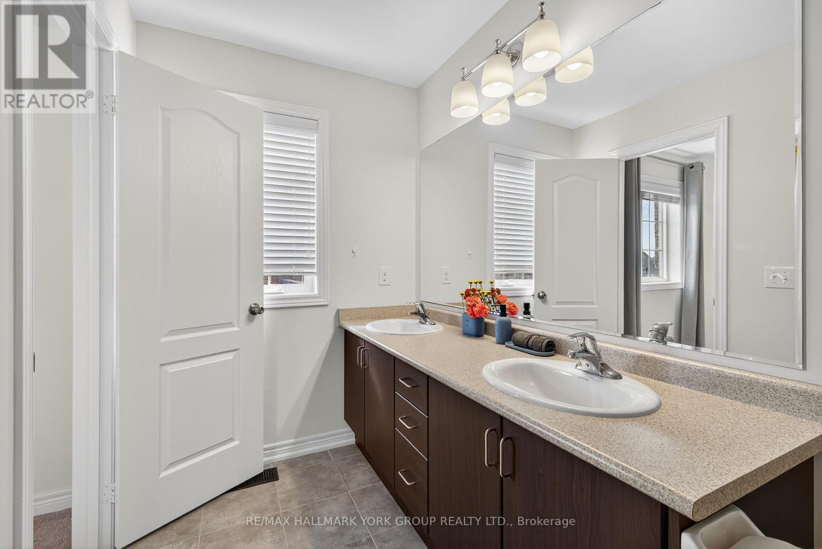 14 Walter Proctor Road, East Gwillimbury, Ontario  L9N 0L6 - Photo 24 - N12494434