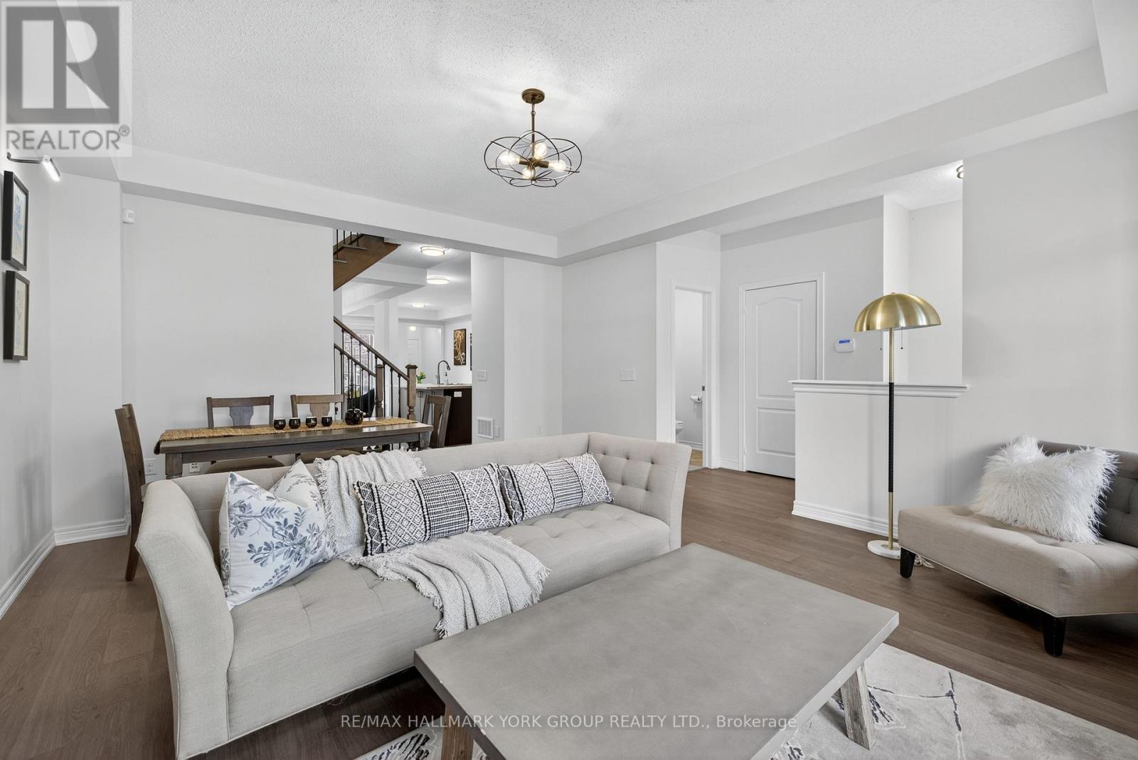 14 Walter Proctor Road, East Gwillimbury, Ontario  L9N 0L6 - Photo 3 - N12494434