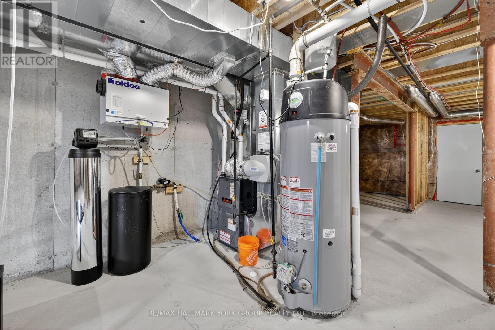 14 Walter Proctor Road, East Gwillimbury, Ontario  L9N 0L6 - Photo 32 - N12494434