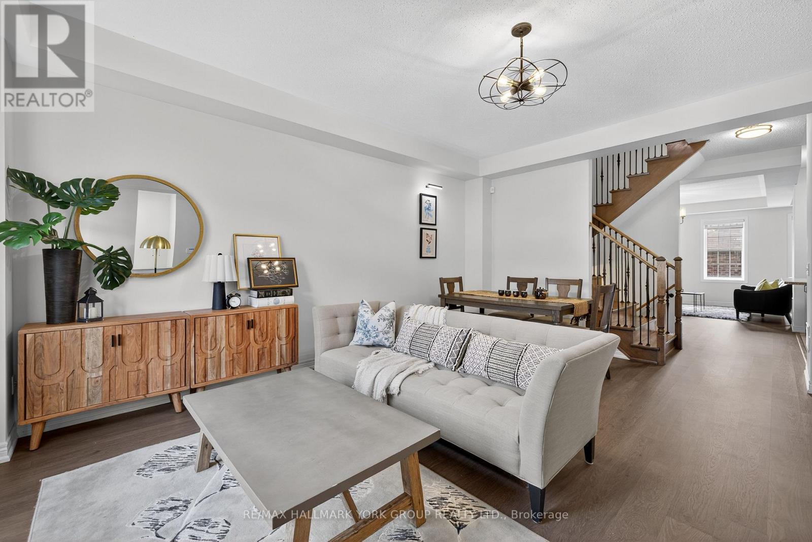 14 Walter Proctor Road, East Gwillimbury, Ontario  L9N 0L6 - Photo 4 - N12494434