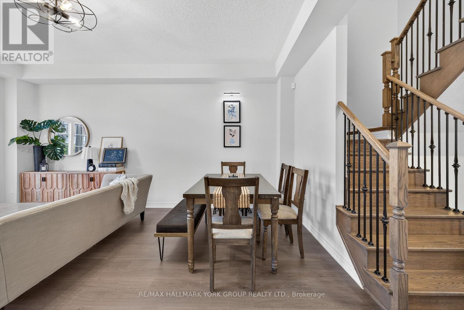 14 Walter Proctor Road, East Gwillimbury, Ontario  L9N 0L6 - Photo 5 - N12494434