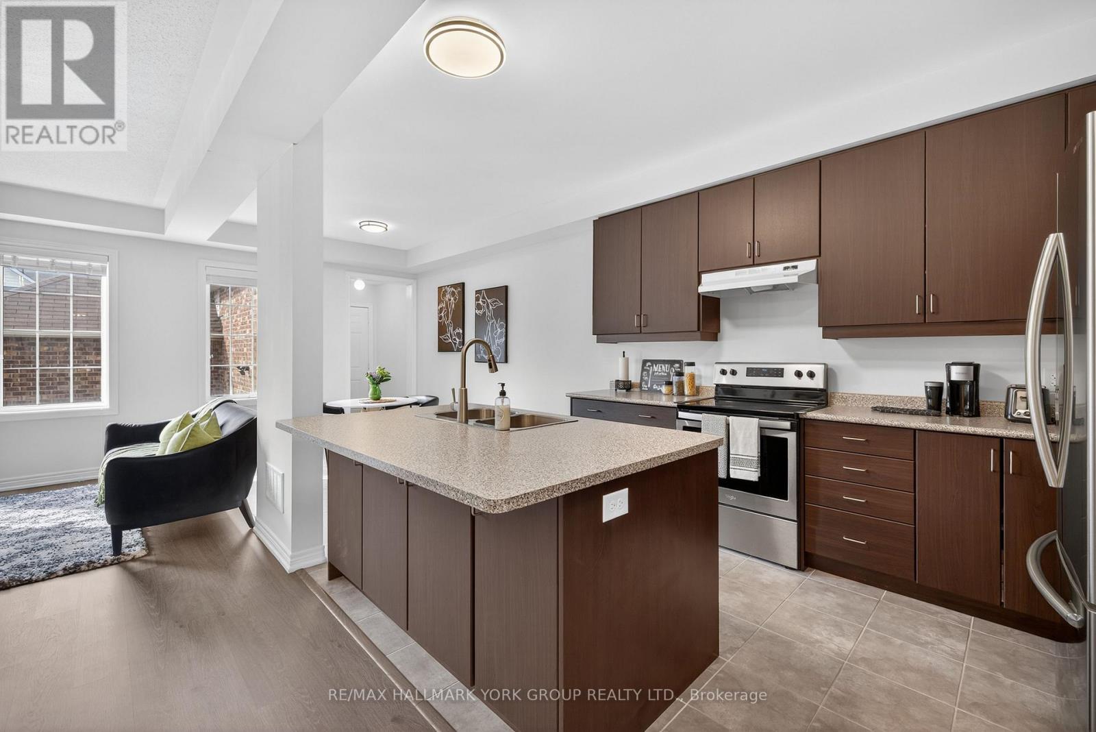 14 Walter Proctor Road, East Gwillimbury, Ontario  L9N 0L6 - Photo 8 - N12494434