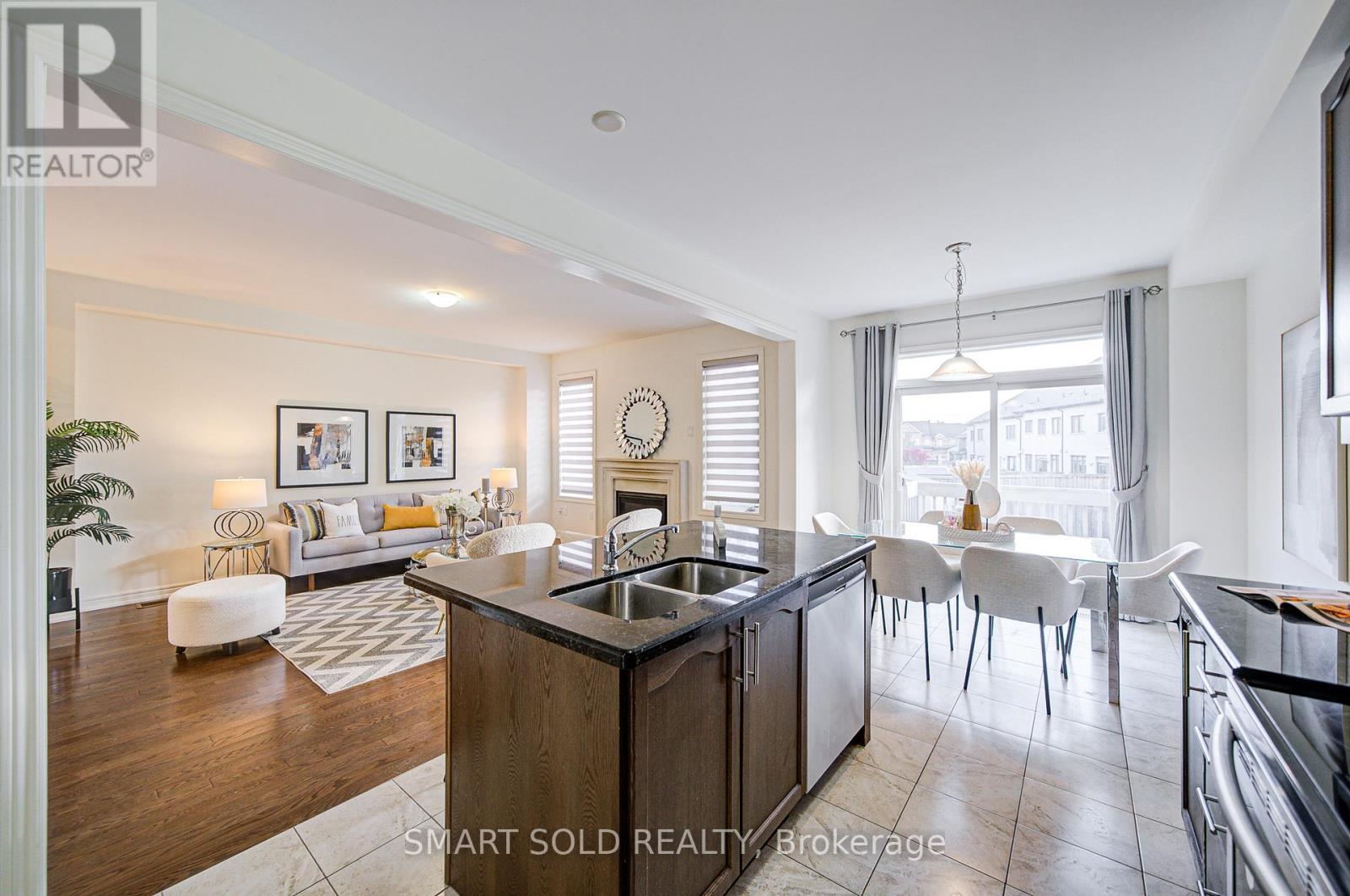 99 Chouinard Way, Aurora, Ontario  L4G 1B7 - Photo 12 - N12494454