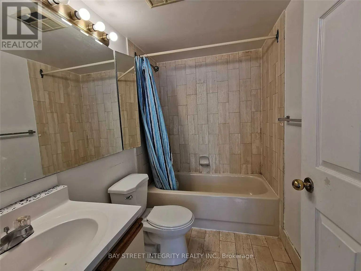 1011 - 265 Enfield Place, Mississauga, Ontario  L5B 3Y7 - Photo 9 - W12494388