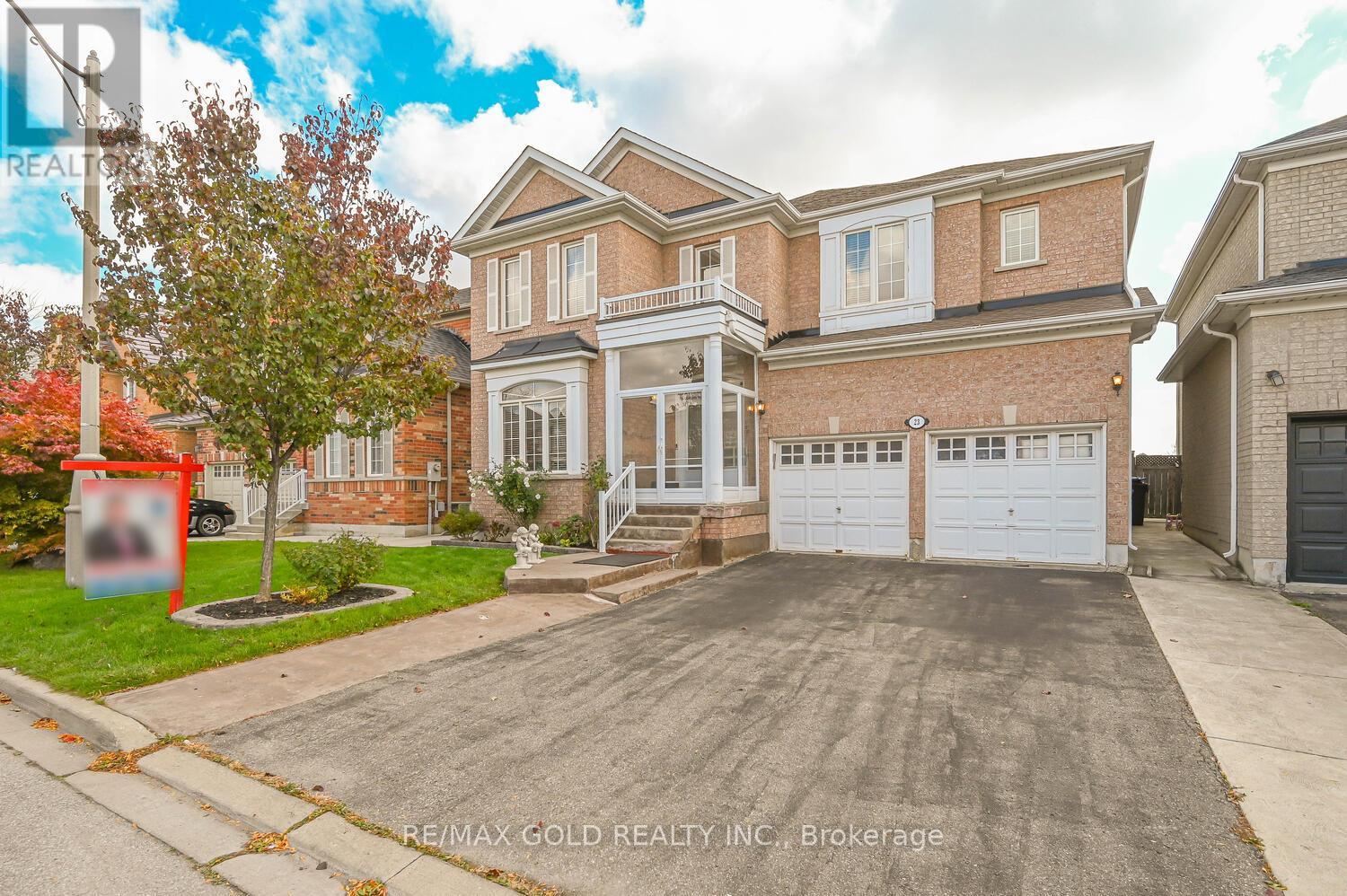 23 Yellow Pine Road, Brampton, Ontario  L6P 2E4 - Photo 3 - W12494390