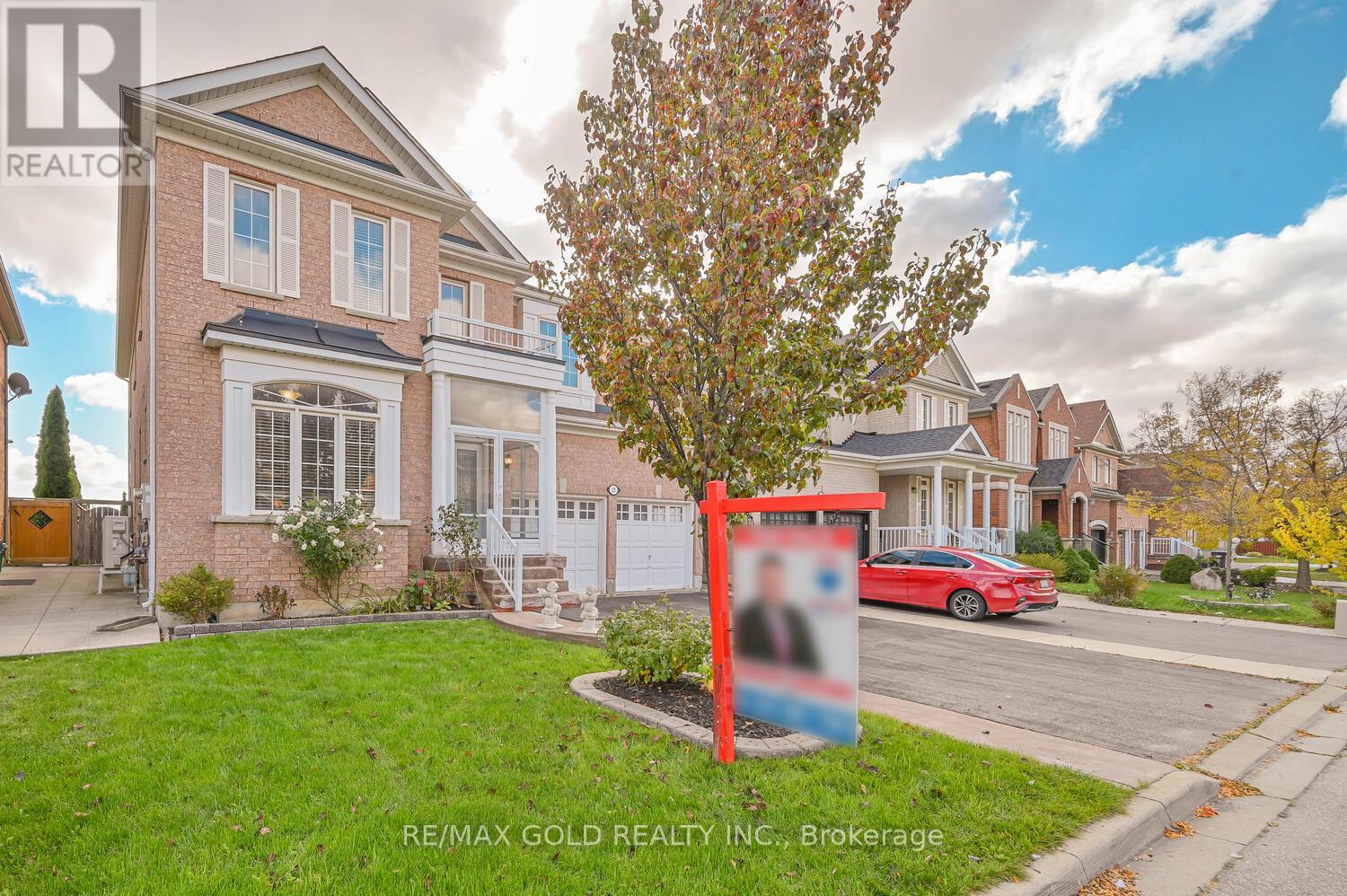 23 Yellow Pine Road, Brampton, Ontario  L6P 2E4 - Photo 4 - W12494390