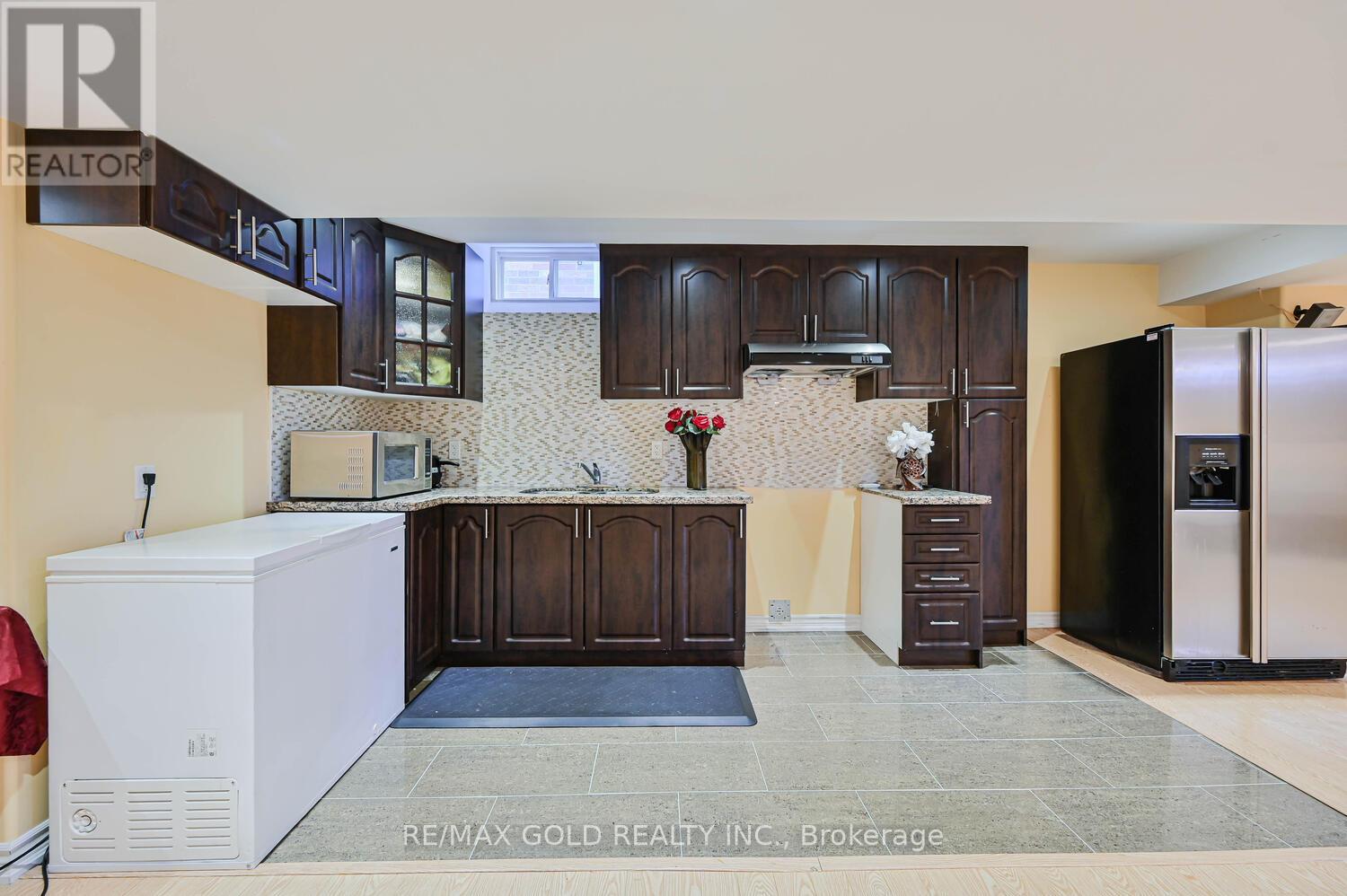 23 Yellow Pine Road, Brampton, Ontario  L6P 2E4 - Photo 40 - W12494390