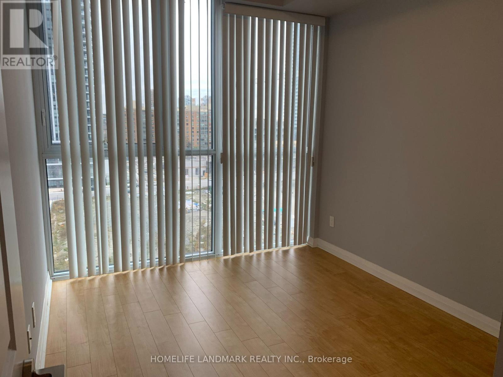 802 - 55 Eglinton Avenue W, Mississauga, Ontario  L5R 0E4 - Photo 11 - W12494396