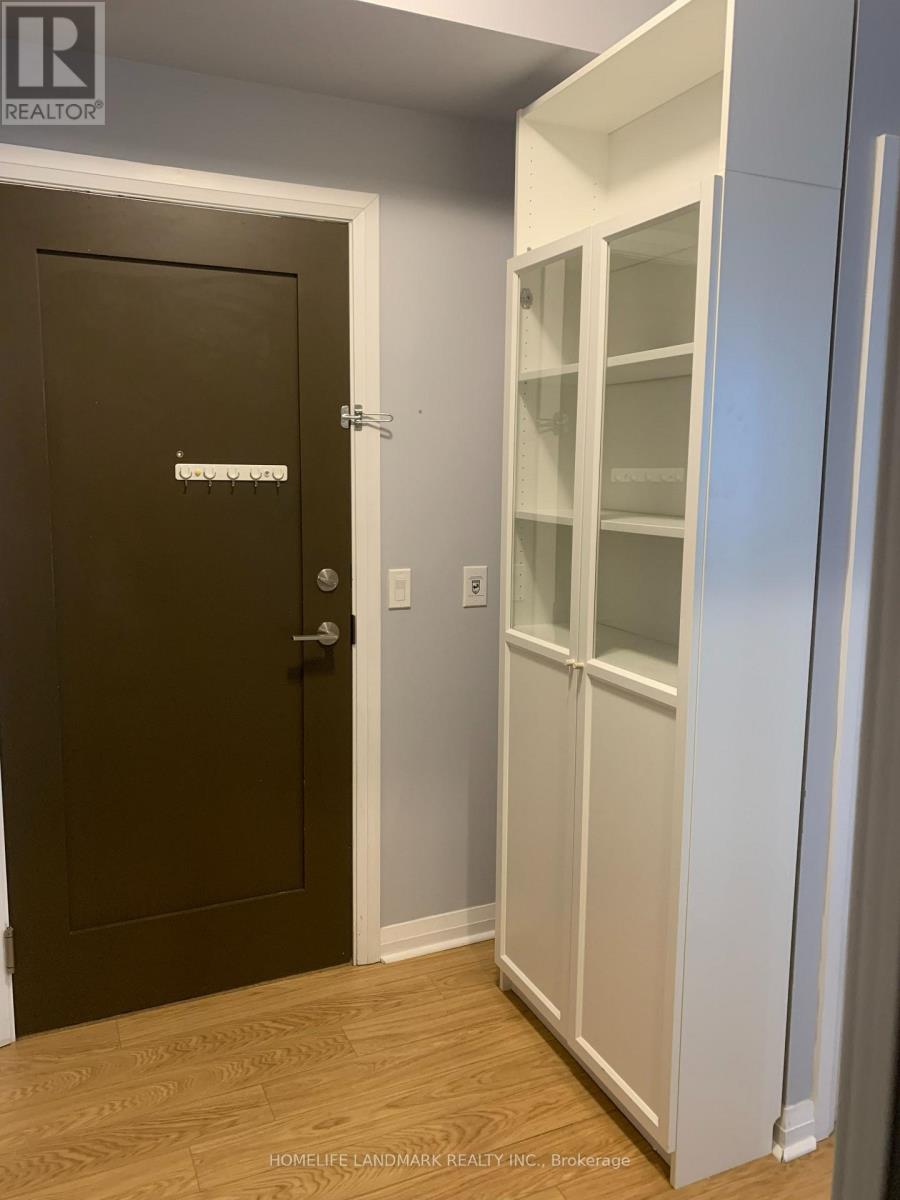 802 - 55 Eglinton Avenue W, Mississauga, Ontario  L5R 0E4 - Photo 2 - W12494396