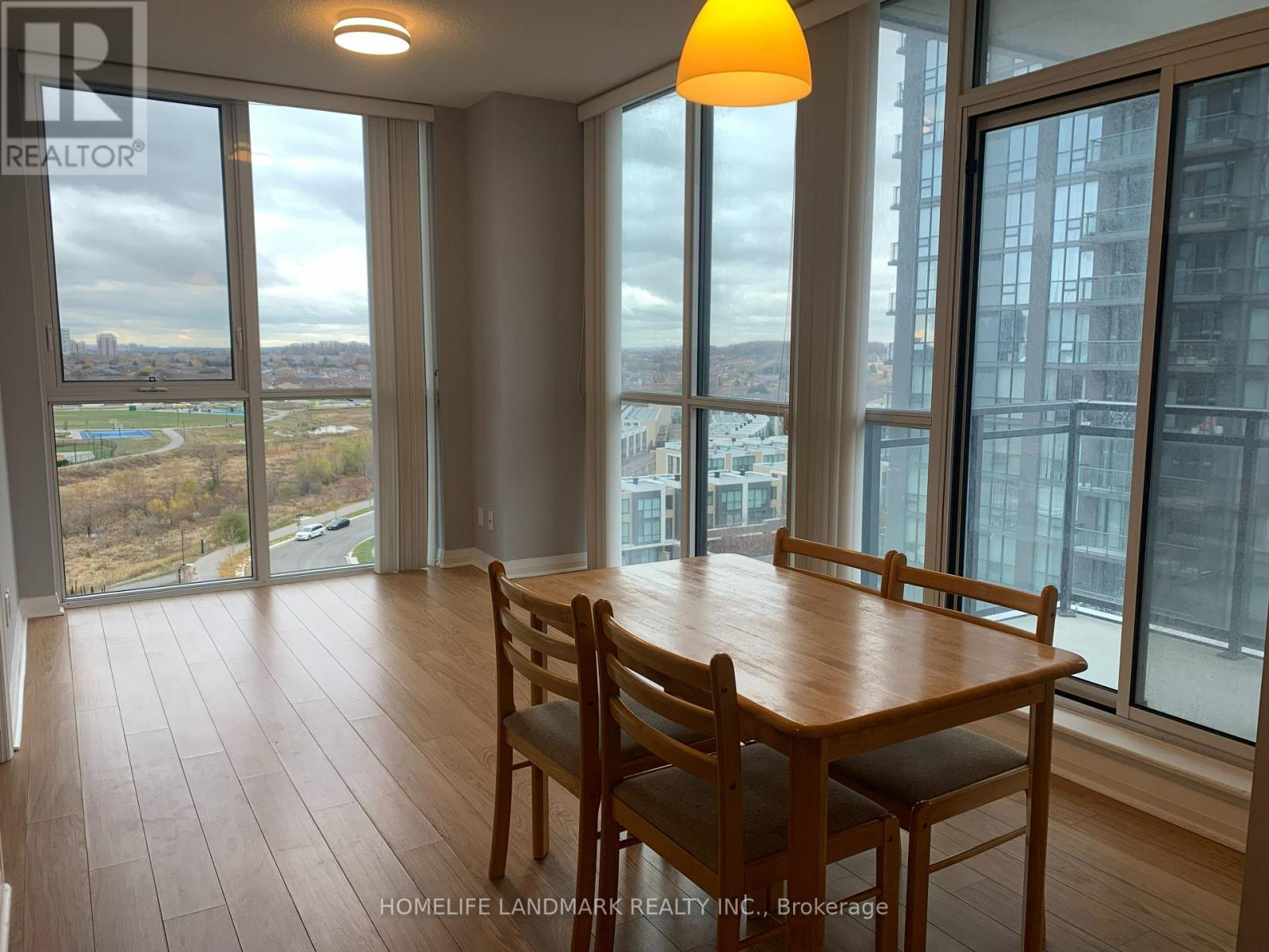 802 - 55 Eglinton Avenue W, Mississauga, Ontario  L5R 0E4 - Photo 6 - W12494396