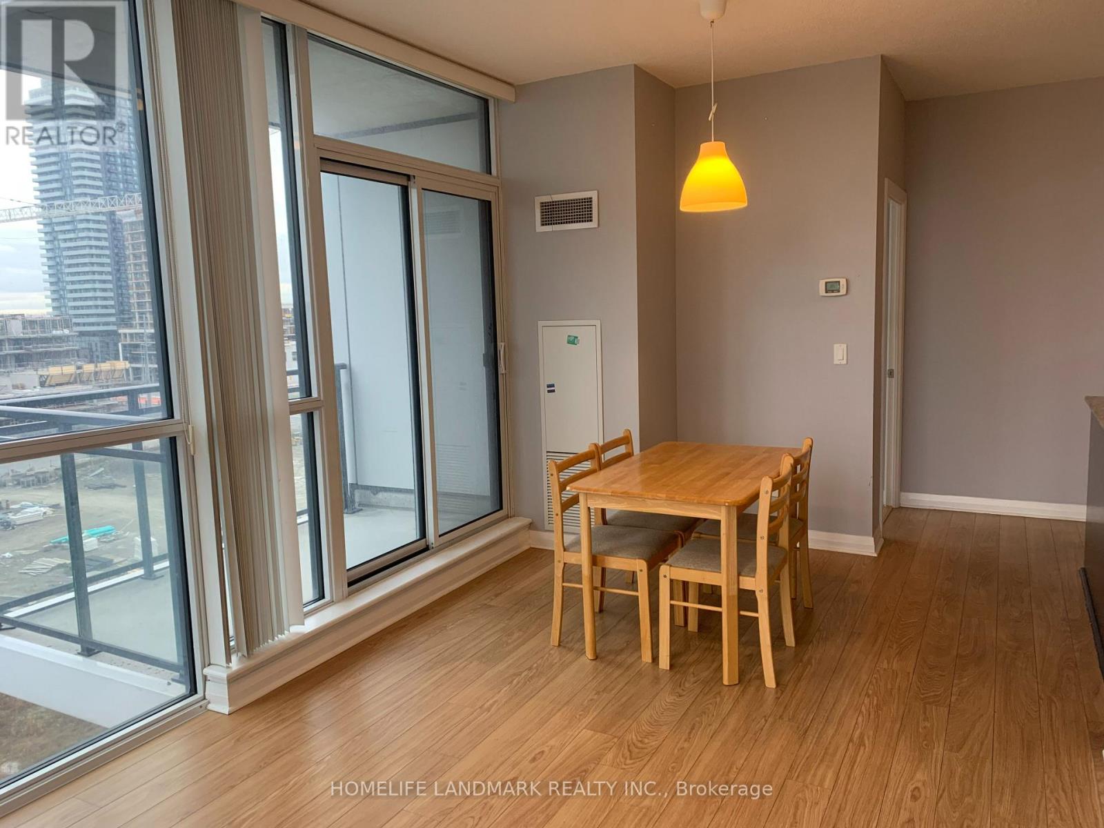 802 - 55 Eglinton Avenue W, Mississauga, Ontario  L5R 0E4 - Photo 7 - W12494396