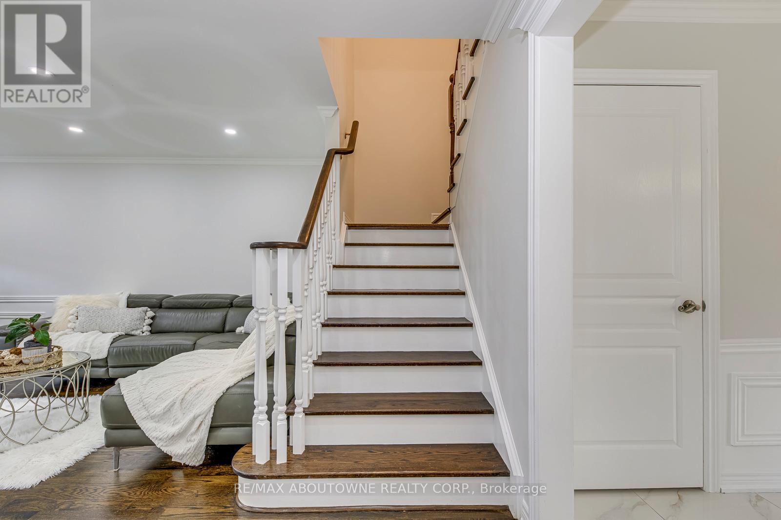 3100 Robert Brown Boulevard, Oakville, Ontario  L6M 4L7 - Photo 18 - W12494402