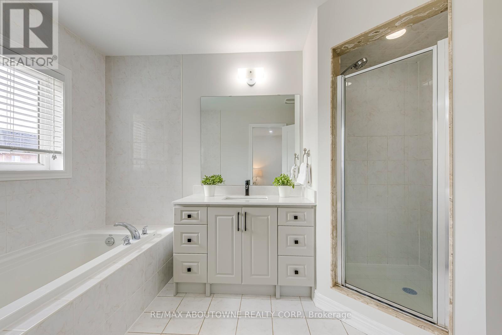 3100 Robert Brown Boulevard, Oakville, Ontario  L6M 4L7 - Photo 24 - W12494402