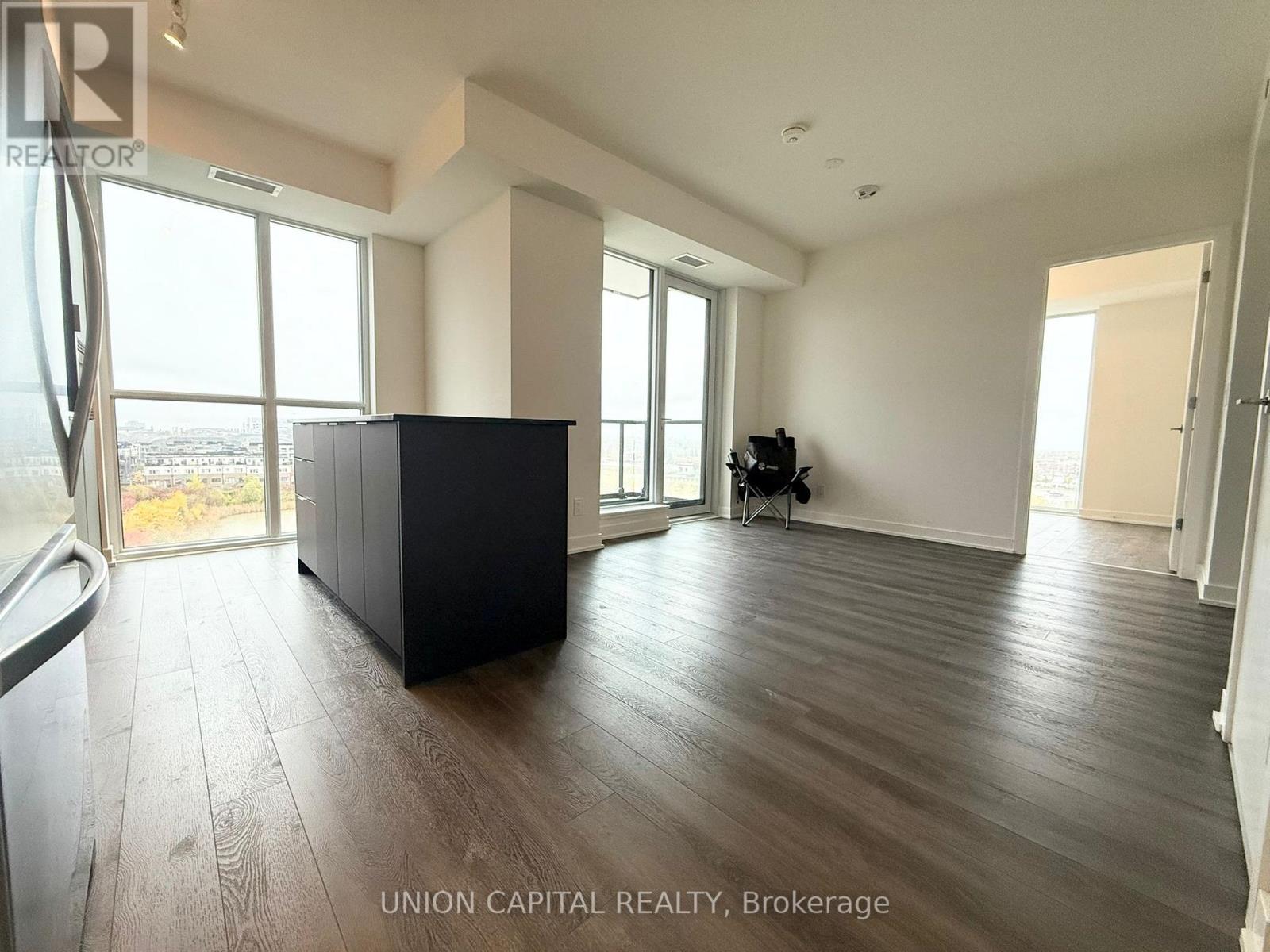 704 - 3071 Trafalgar Road, Oakville, Ontario  L6H 8C6 - Photo 4 - W12494416