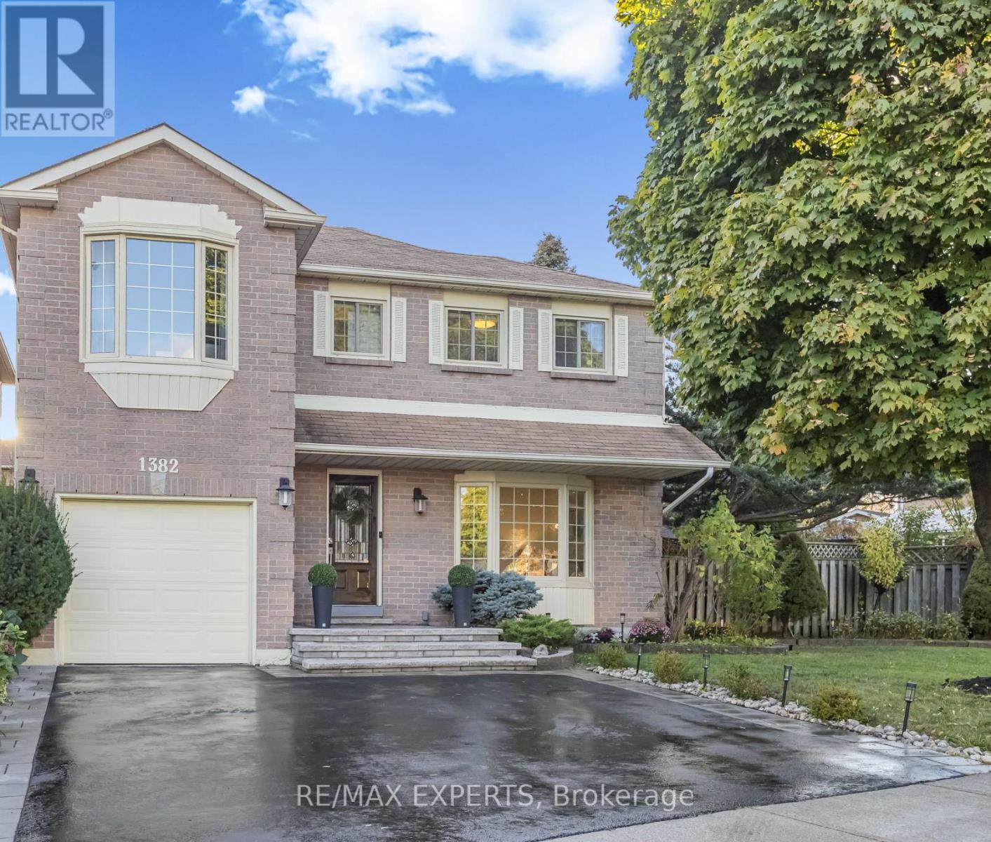 1382 HAZEL MCCLEARY DRIVE, Oakville, Ontario