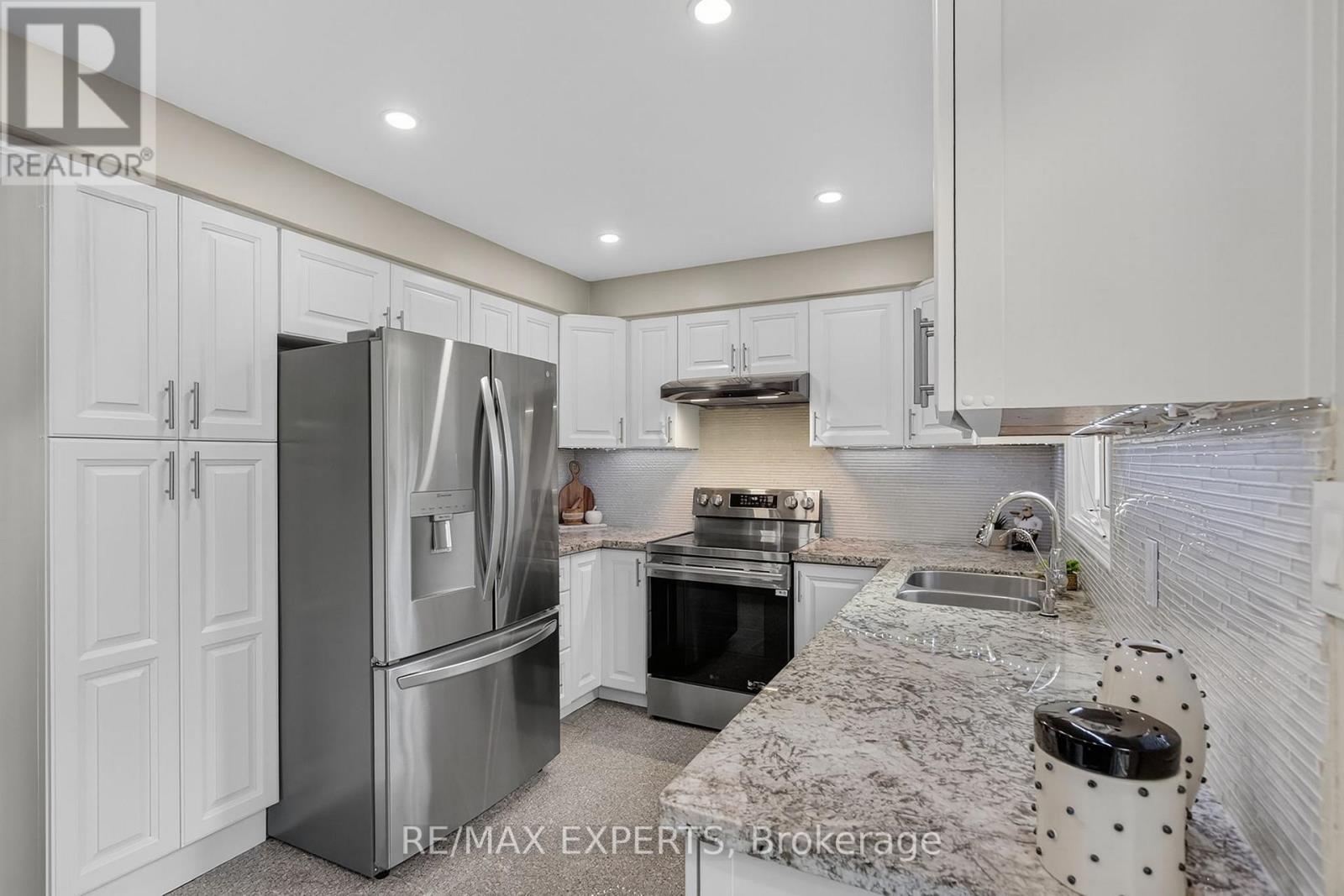 1382 Hazel Mccleary Drive, Oakville, Ontario  L6J 7B1 - Photo 13 - W12494430