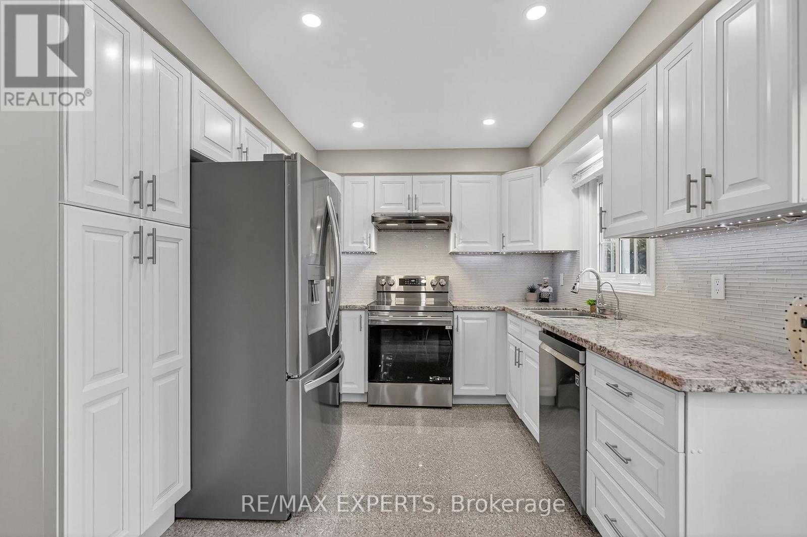 1382 Hazel Mccleary Drive, Oakville, Ontario  L6J 7B1 - Photo 14 - W12494430