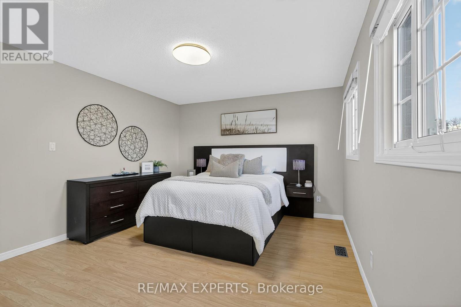 1382 Hazel Mccleary Drive, Oakville, Ontario  L6J 7B1 - Photo 20 - W12494430