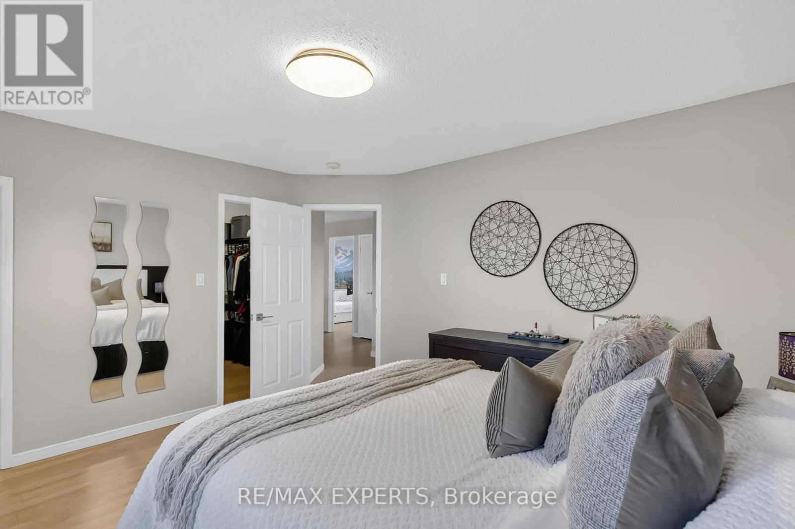 1382 Hazel Mccleary Drive, Oakville, Ontario  L6J 7B1 - Photo 21 - W12494430