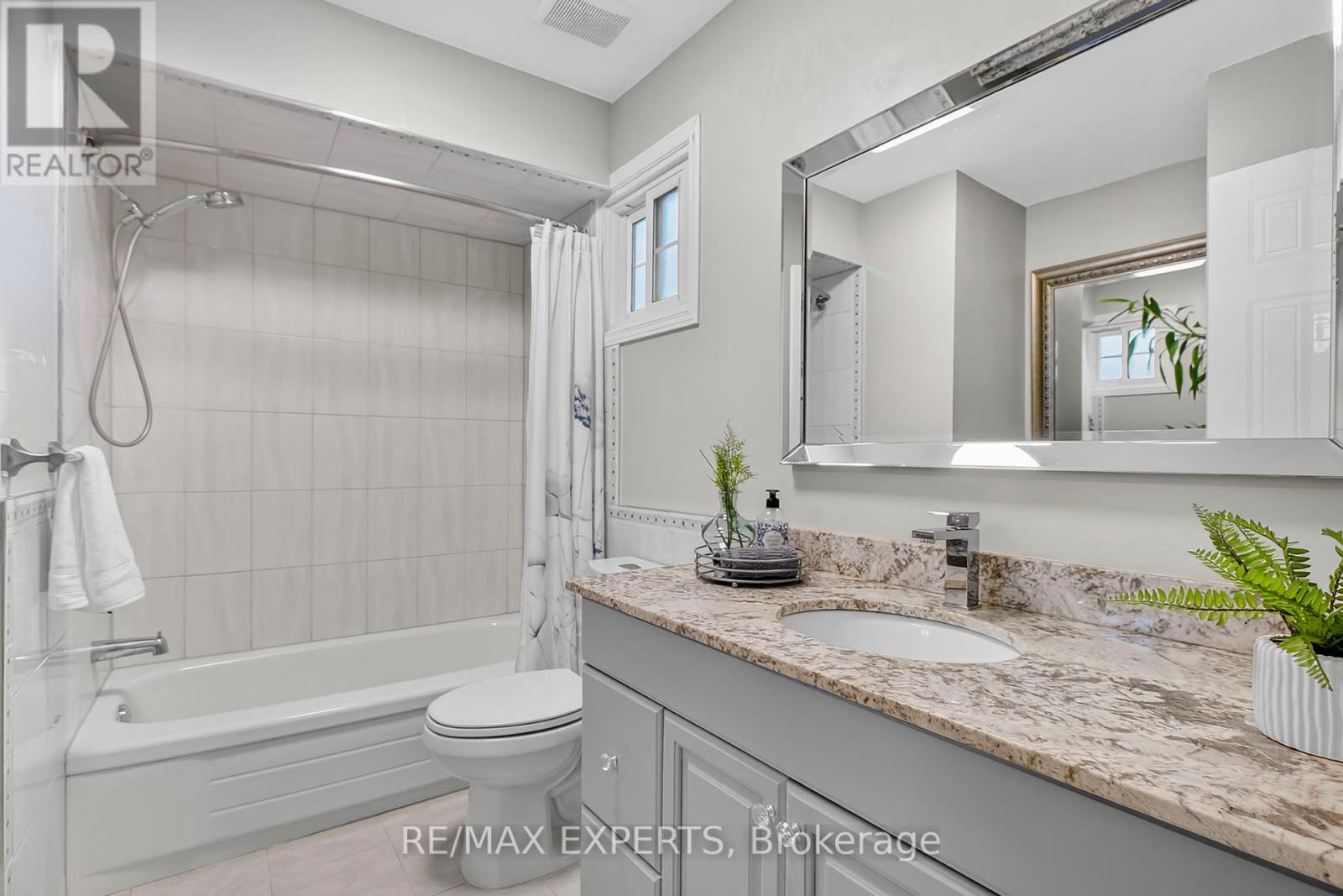 1382 Hazel Mccleary Drive, Oakville, Ontario  L6J 7B1 - Photo 24 - W12494430