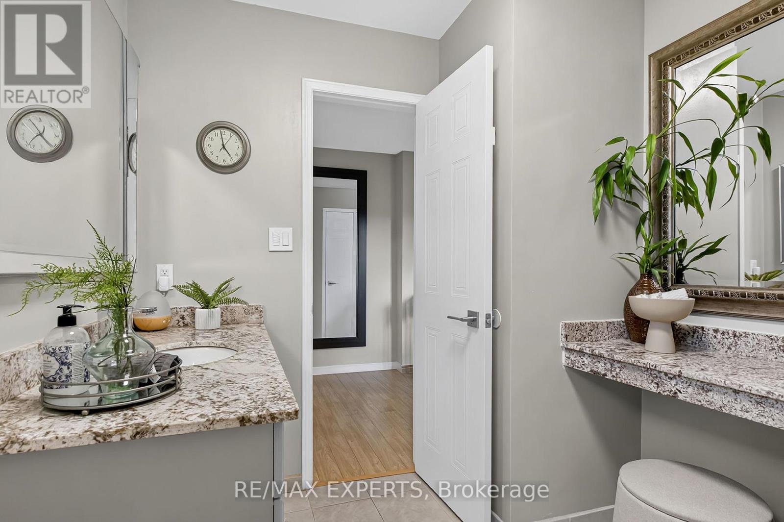 1382 Hazel Mccleary Drive, Oakville, Ontario  L6J 7B1 - Photo 25 - W12494430