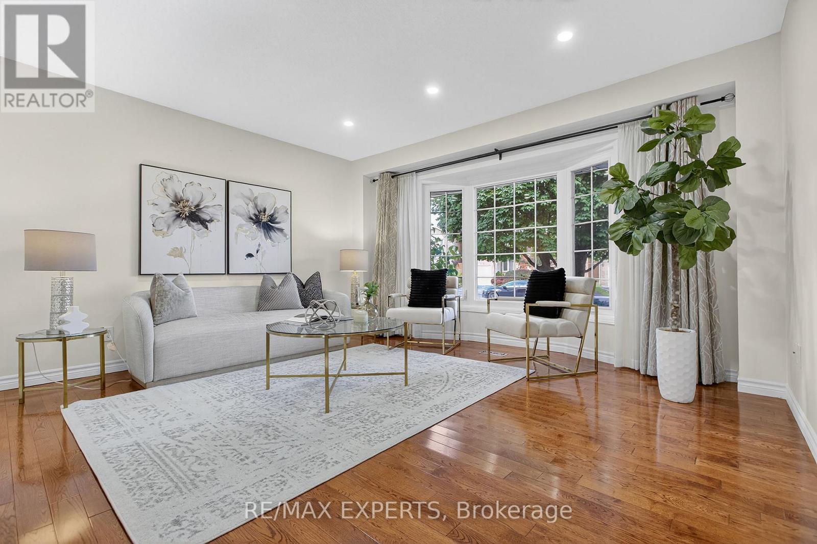 1382 Hazel Mccleary Drive, Oakville, Ontario  L6J 7B1 - Photo 3 - W12494430