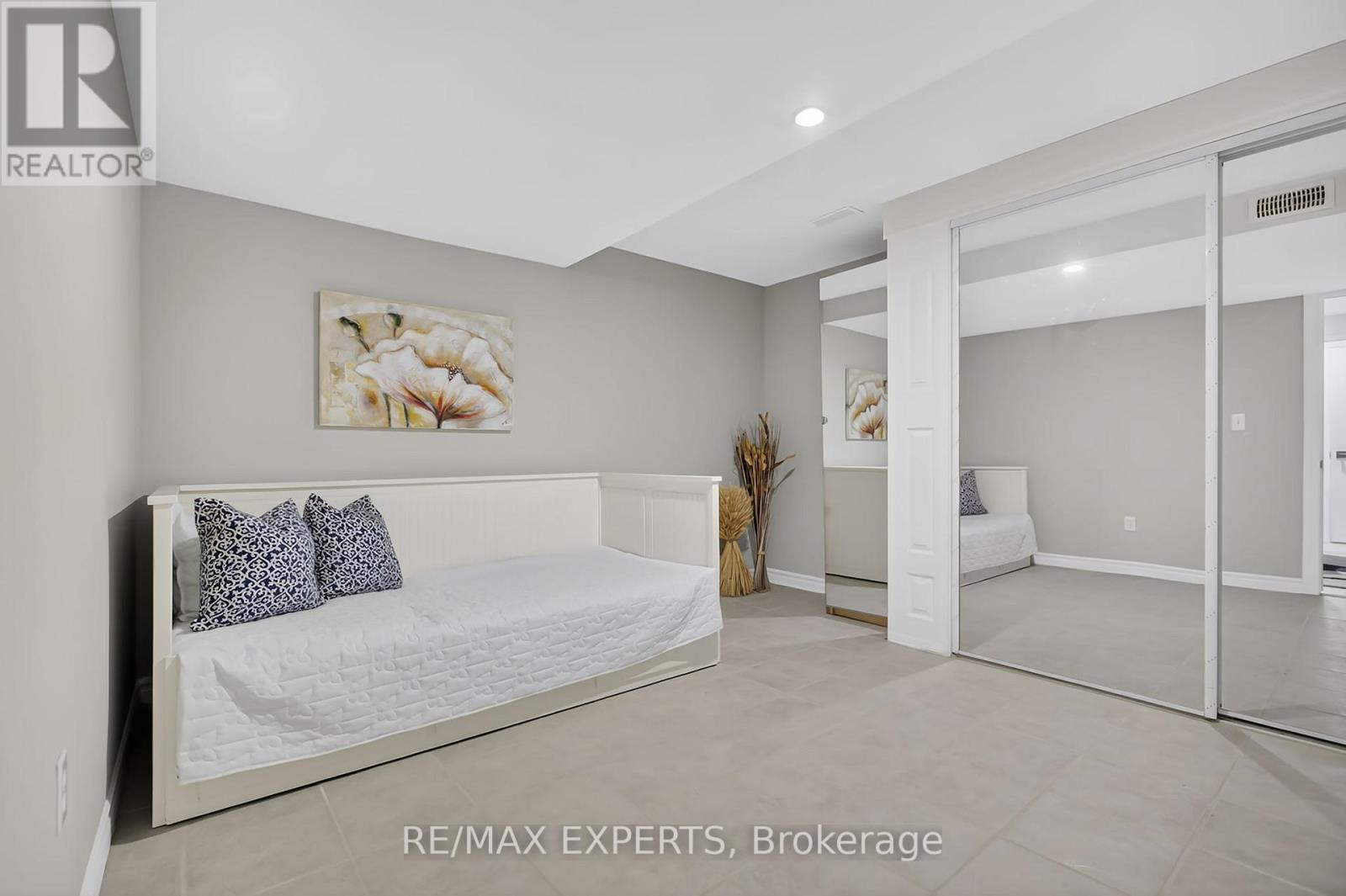 1382 Hazel Mccleary Drive, Oakville, Ontario  L6J 7B1 - Photo 30 - W12494430