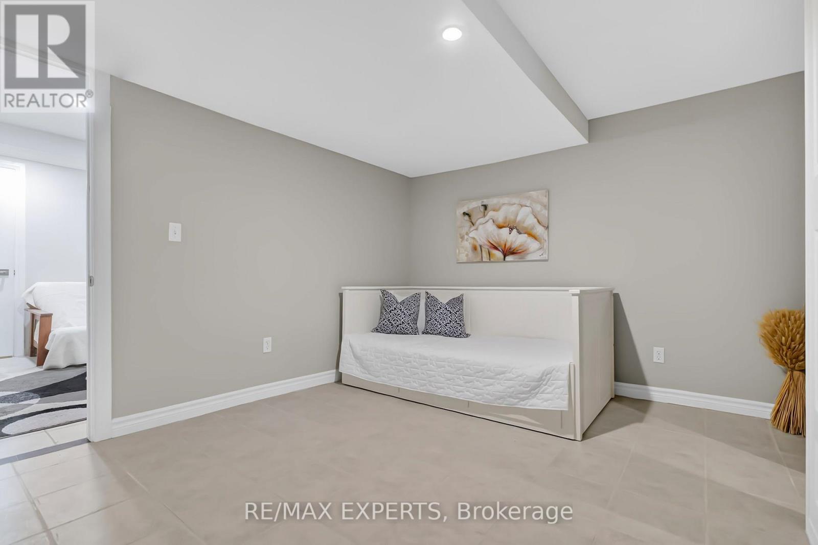 1382 Hazel Mccleary Drive, Oakville, Ontario  L6J 7B1 - Photo 31 - W12494430