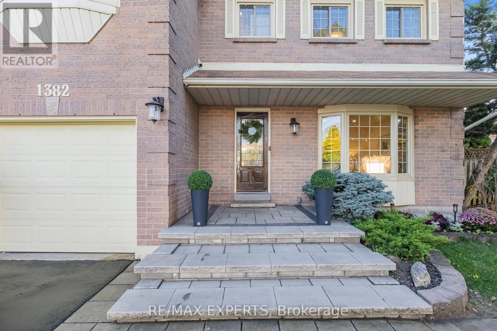 1382 Hazel Mccleary Drive, Oakville, Ontario  L6J 7B1 - Photo 35 - W12494430