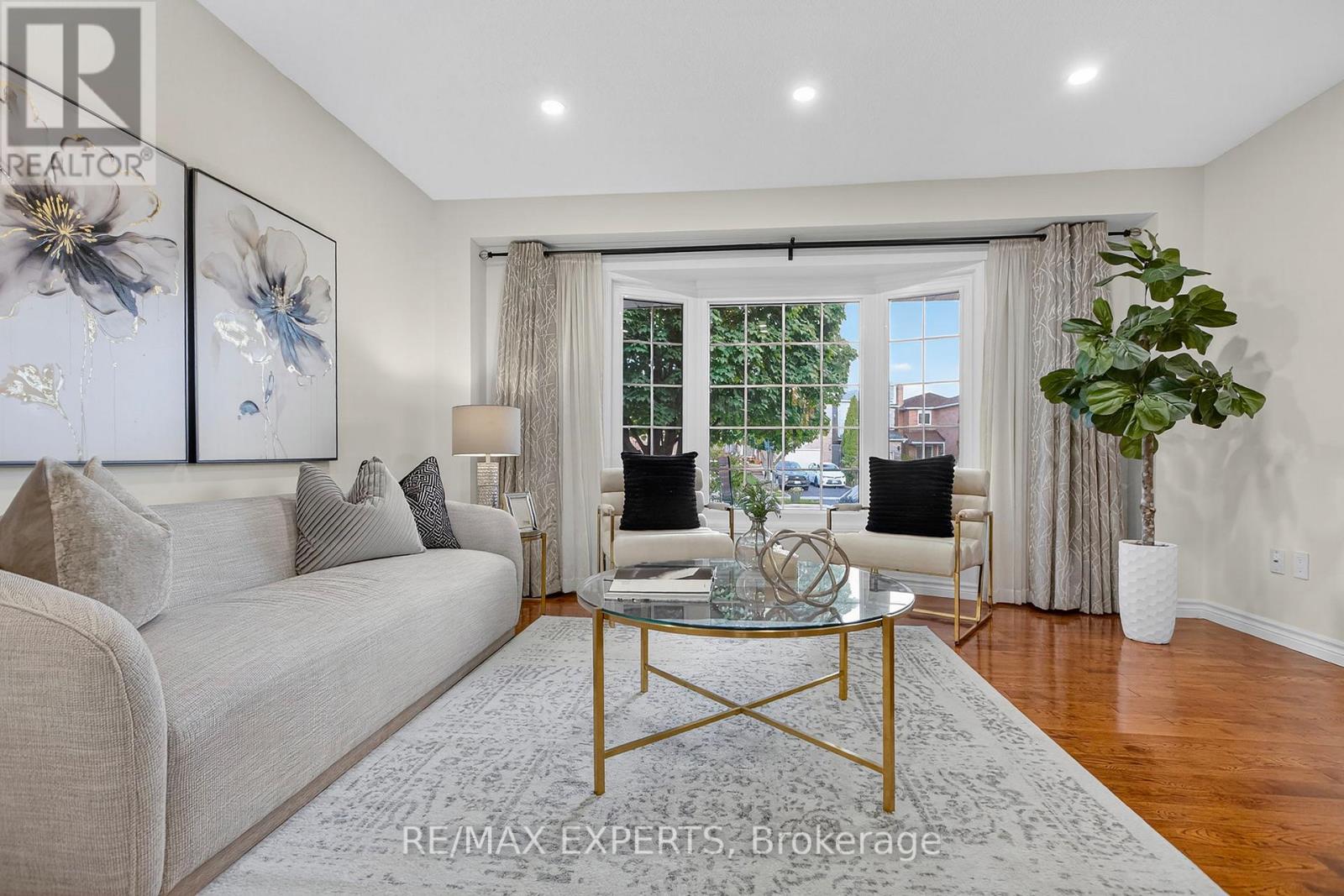 1382 Hazel Mccleary Drive, Oakville, Ontario  L6J 7B1 - Photo 4 - W12494430