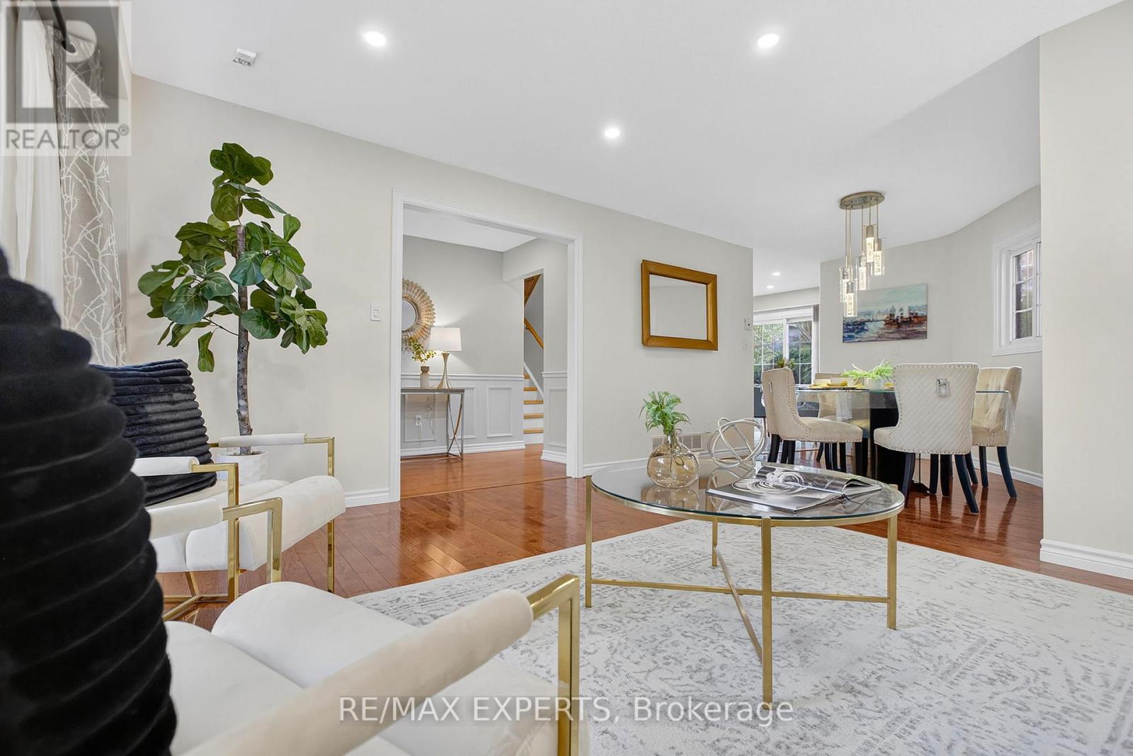 1382 Hazel Mccleary Drive, Oakville, Ontario  L6J 7B1 - Photo 7 - W12494430