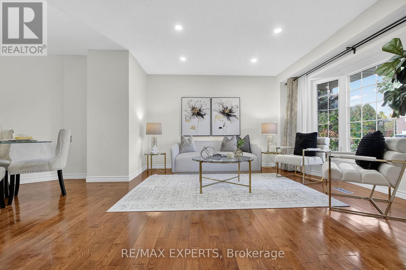 1382 Hazel Mccleary Drive, Oakville, Ontario  L6J 7B1 - Photo 8 - W12494430