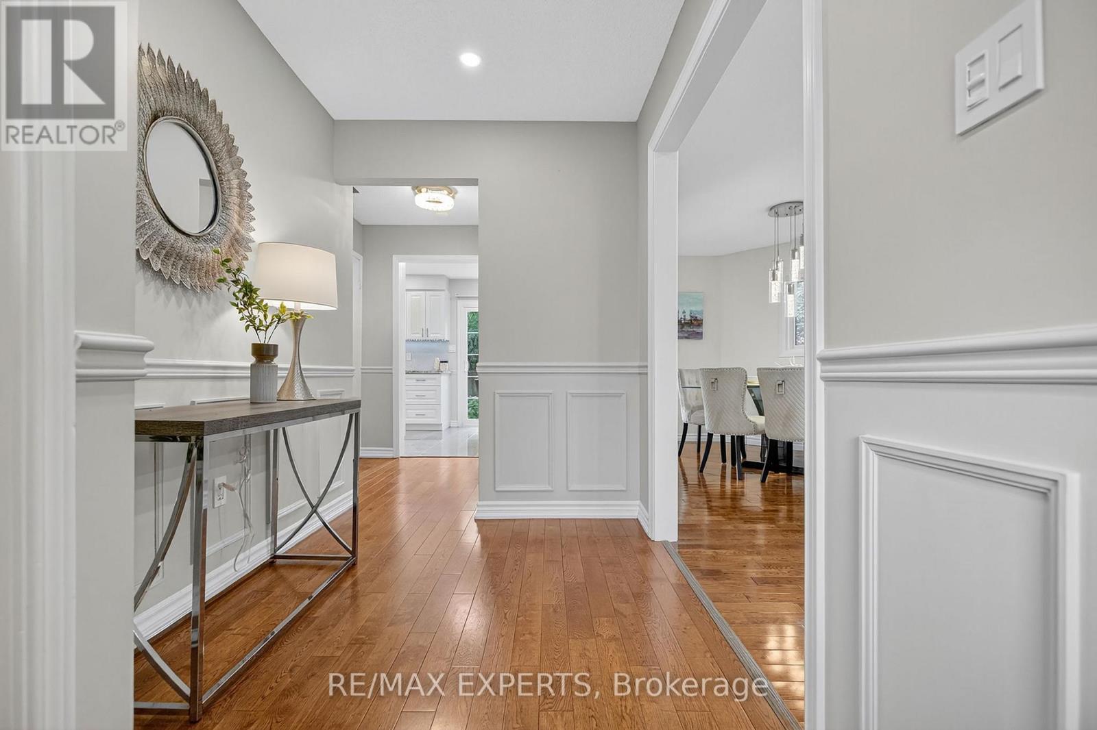 1382 Hazel Mccleary Drive, Oakville, Ontario  L6J 7B1 - Photo 9 - W12494430