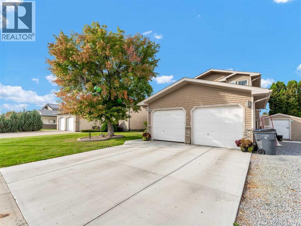 16 Storrs Crescent Se, Medicine Hat, Alberta  T1B 1J4 - Photo 2 - A2256864