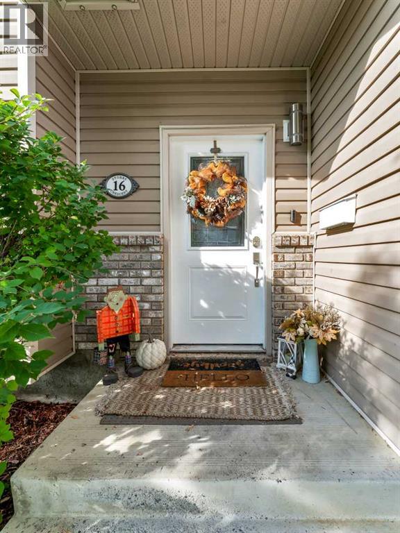 16 Storrs Crescent Se, Medicine Hat, Alberta  T1B 1J4 - Photo 3 - A2256864