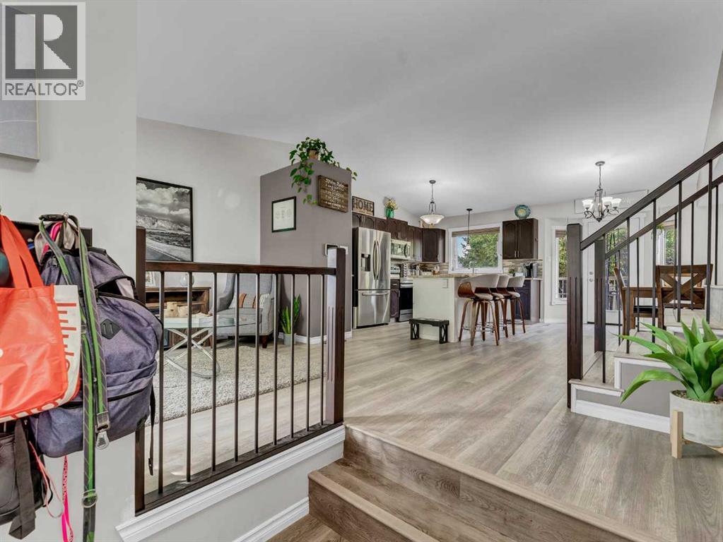 16 Storrs Crescent Se, Medicine Hat, Alberta  T1B 1J4 - Photo 4 - A2256864