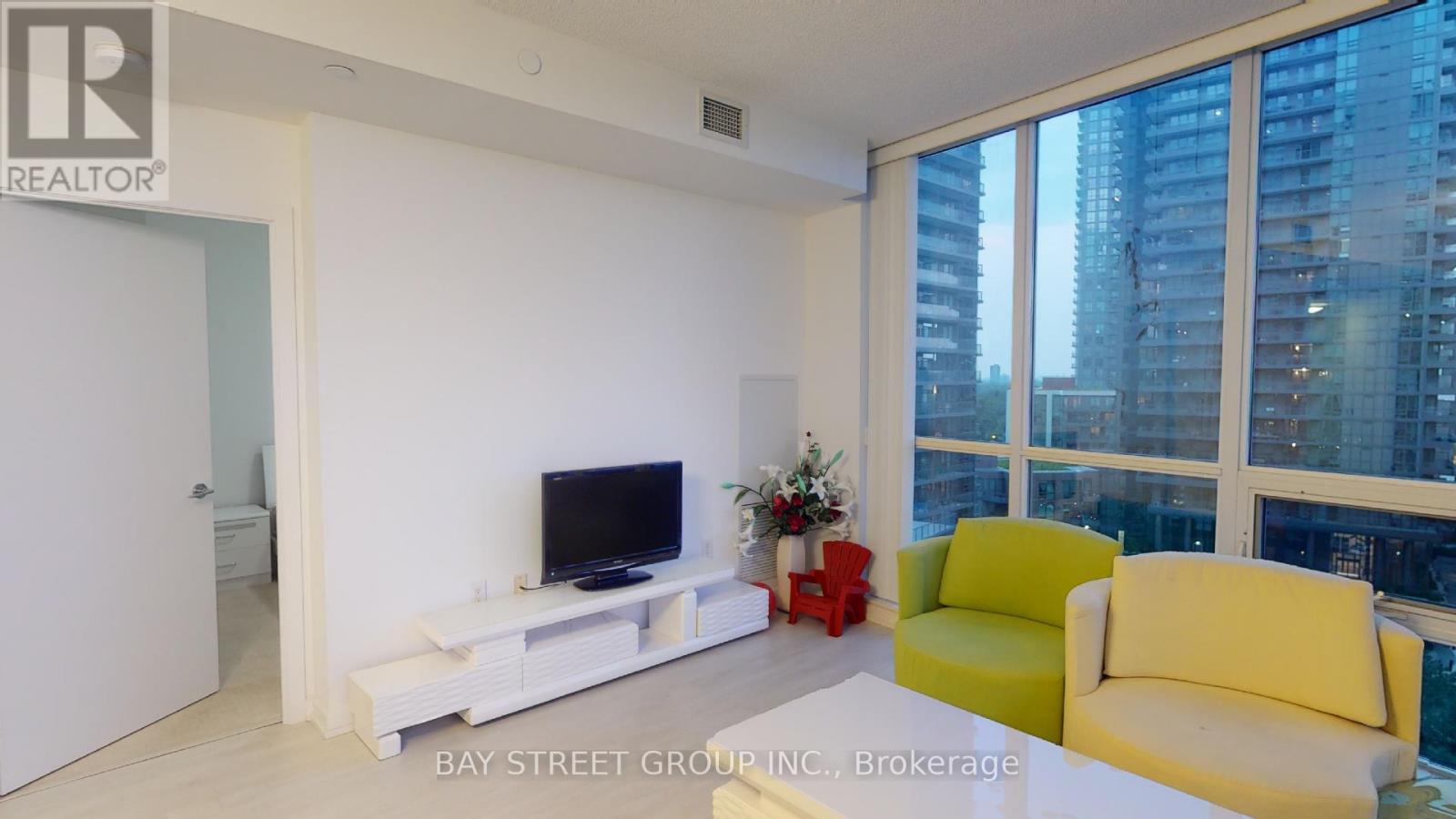 709 - 62 Forest Manor Road, Toronto, Ontario  M2J 0B6 - Photo 2 - C12494458