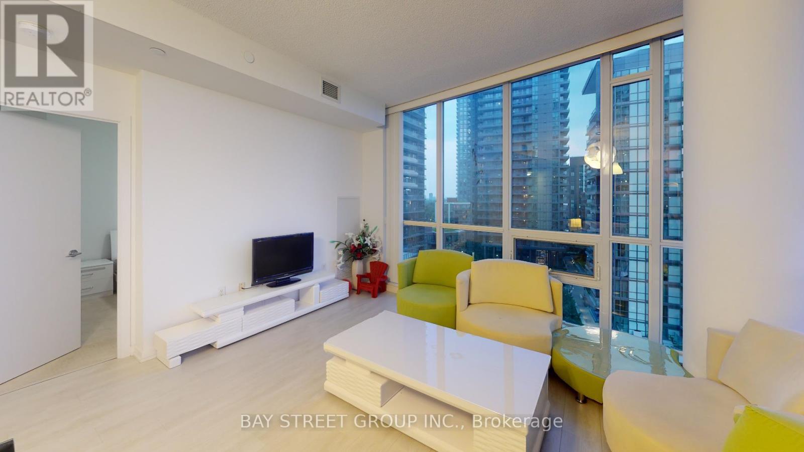 709 - 62 Forest Manor Road, Toronto, Ontario  M2J 0B6 - Photo 3 - C12494458