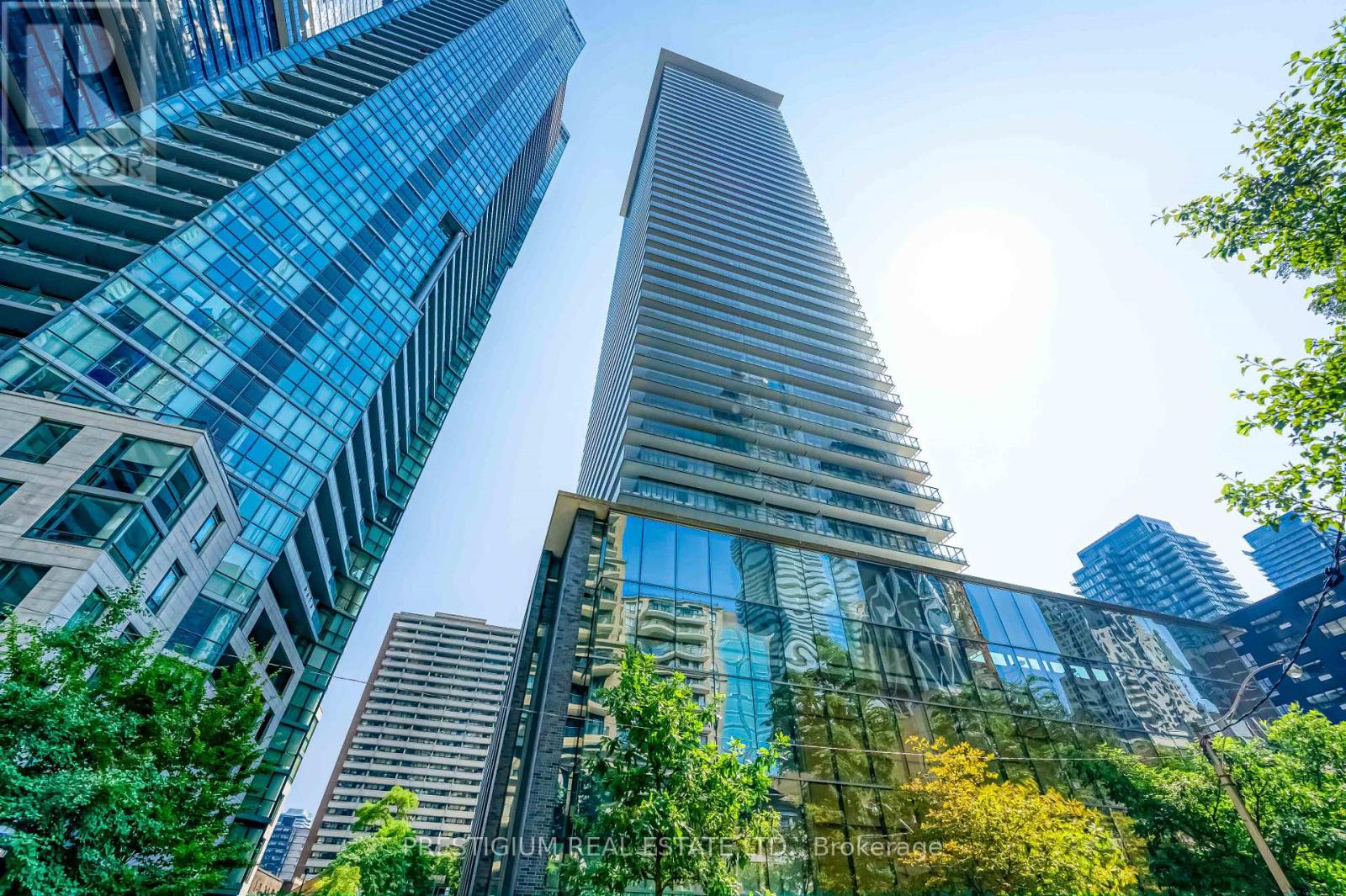 3704 - 33 Charles Street E, Toronto, Ontario  M4Y 0A2 - Photo 2 - C12494484