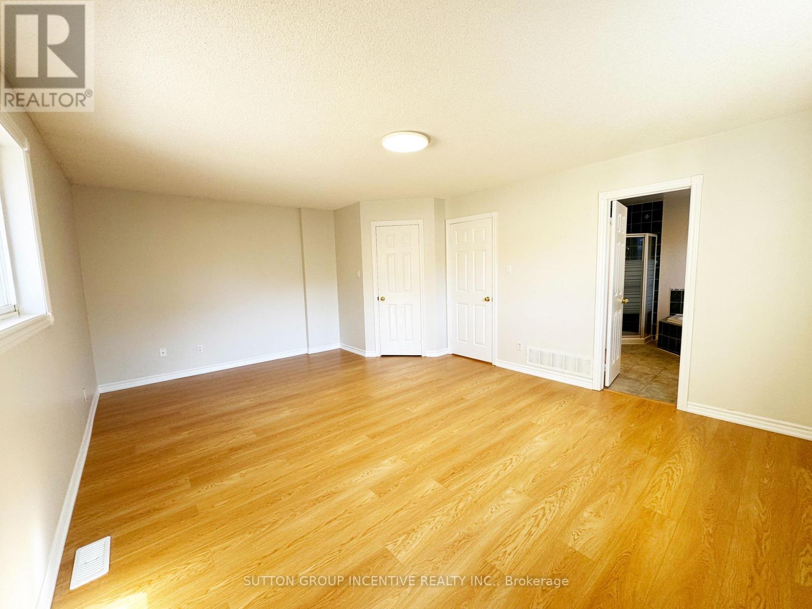 18 Forest Dale Drive, Barrie (Little Lake), Ontario  L4M 6M7 - Photo 15 - S12494464