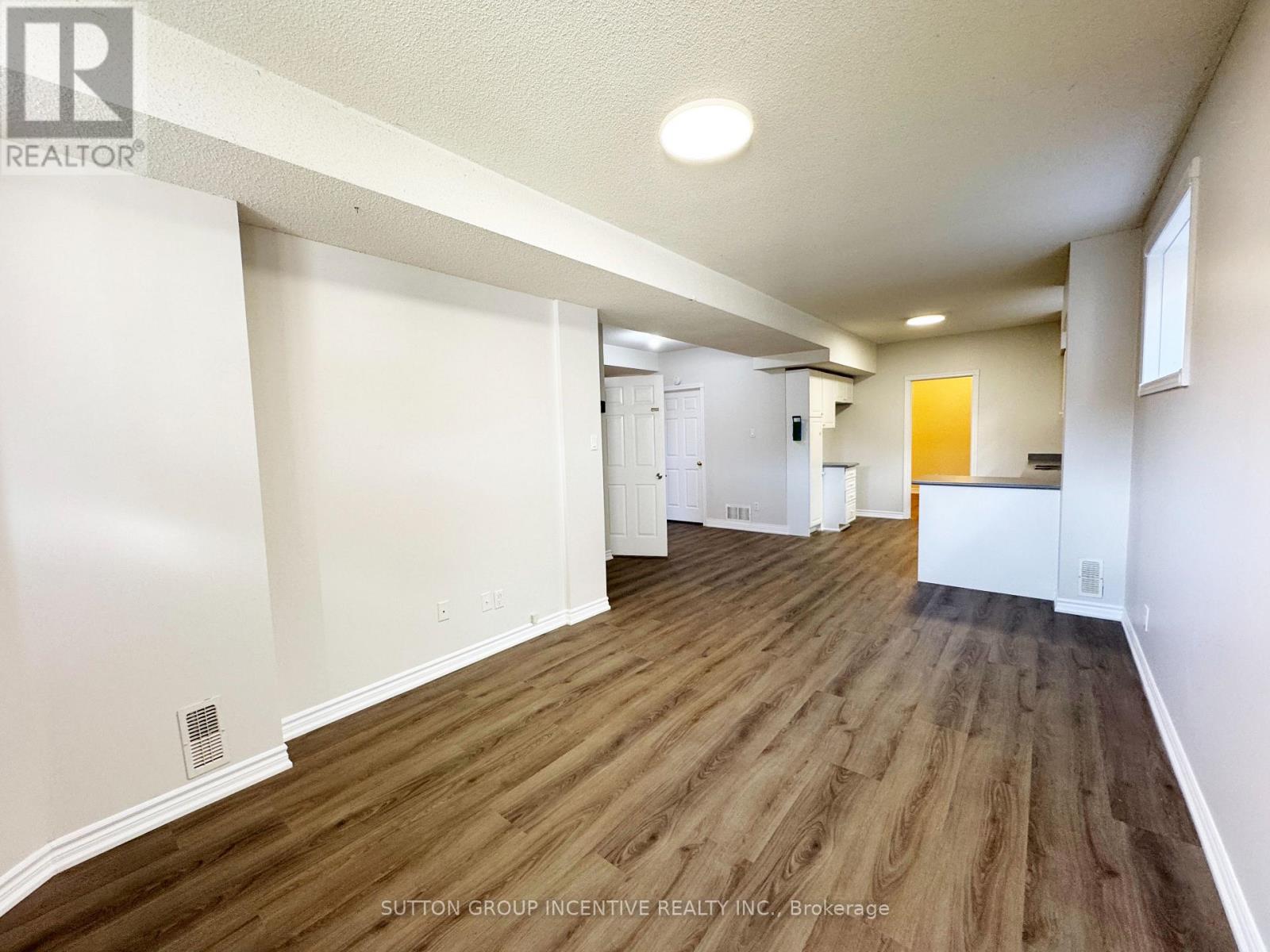 18 Forest Dale Drive, Barrie (Little Lake), Ontario  L4M 6M7 - Photo 23 - S12494464