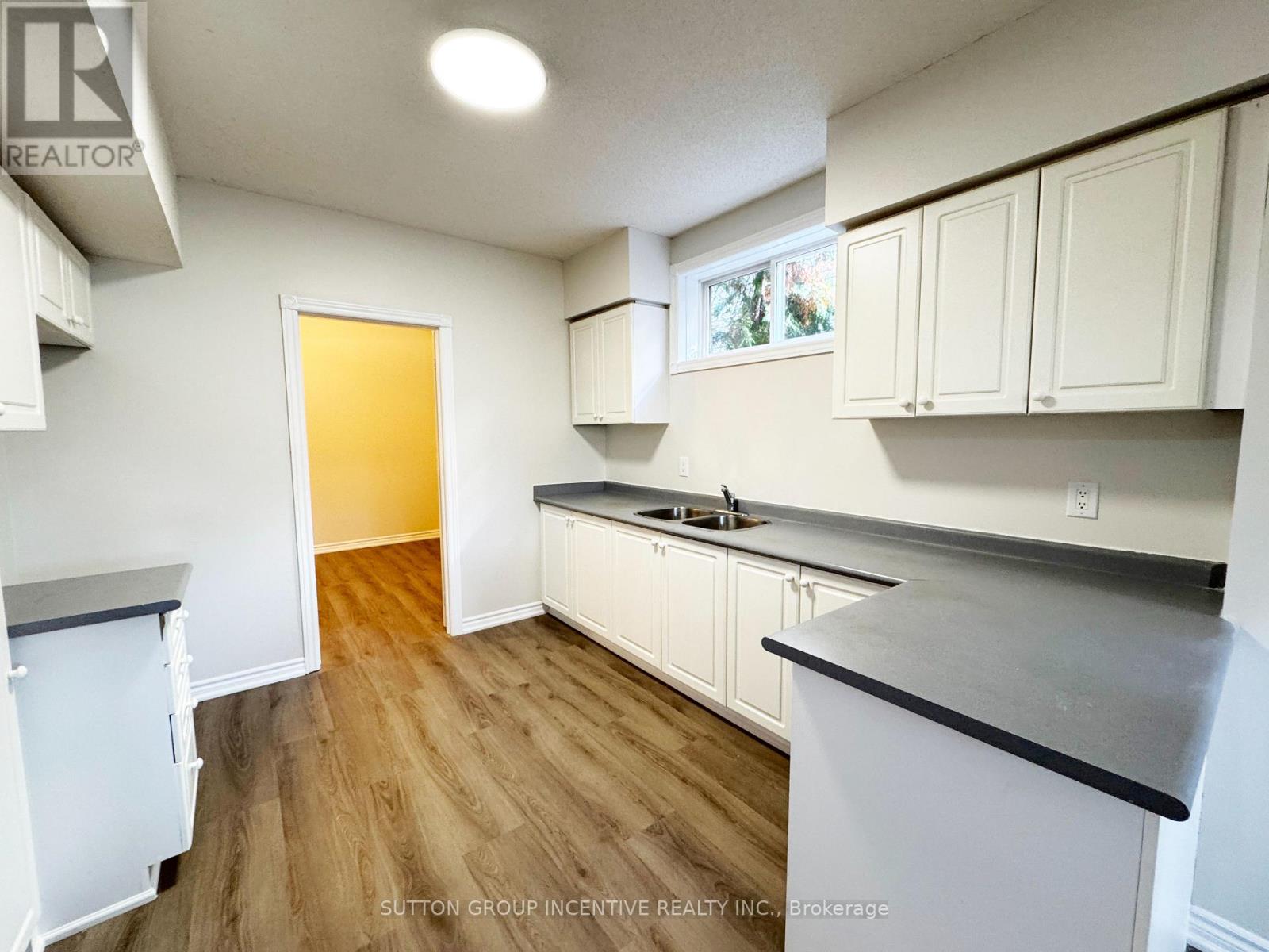 18 Forest Dale Drive, Barrie (Little Lake), Ontario  L4M 6M7 - Photo 24 - S12494464